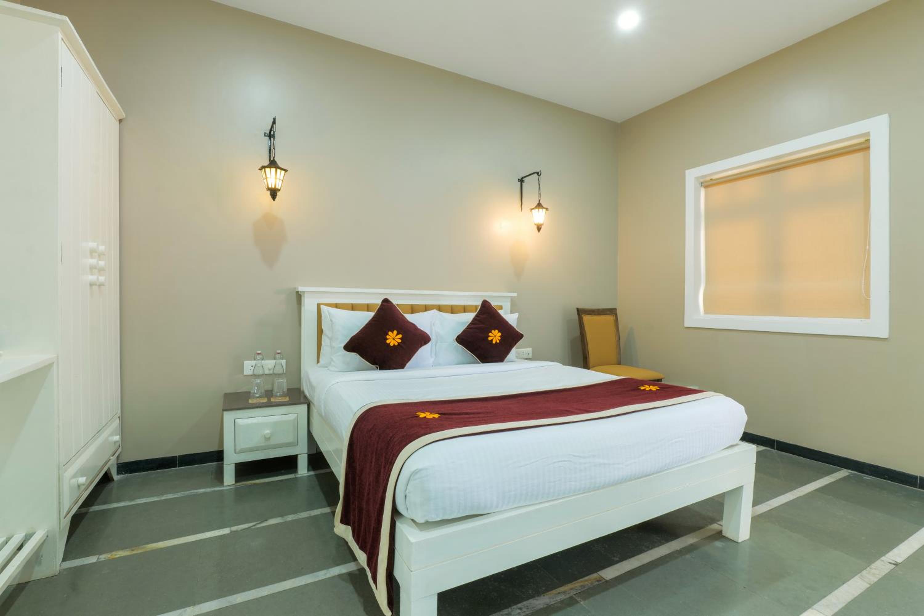 Semi Deluxe Room - Photo 6