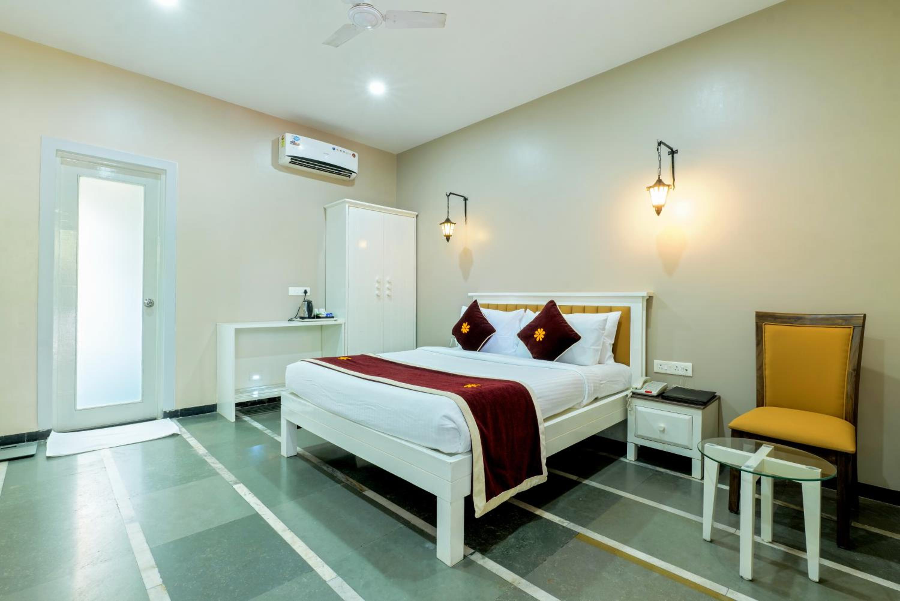Semi Deluxe Room - Photo 5