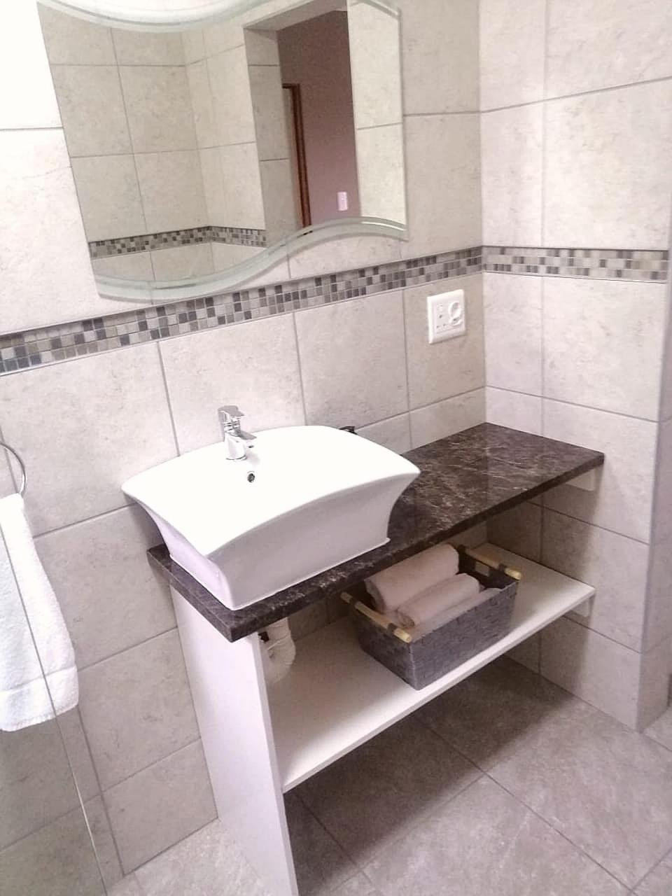 One-Bedroom Apartment - Photo 4