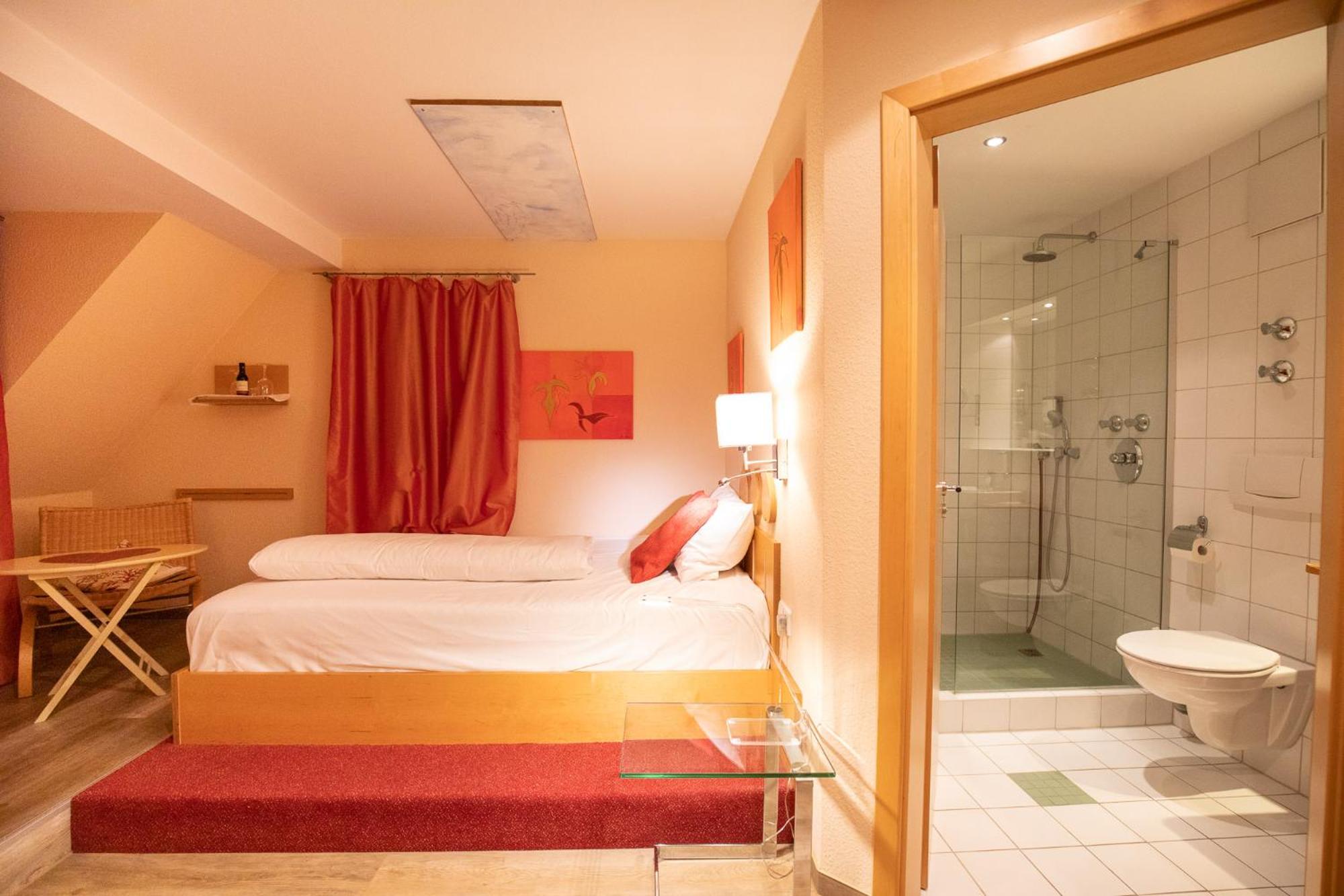 Standard Single Room Baum (Tree)