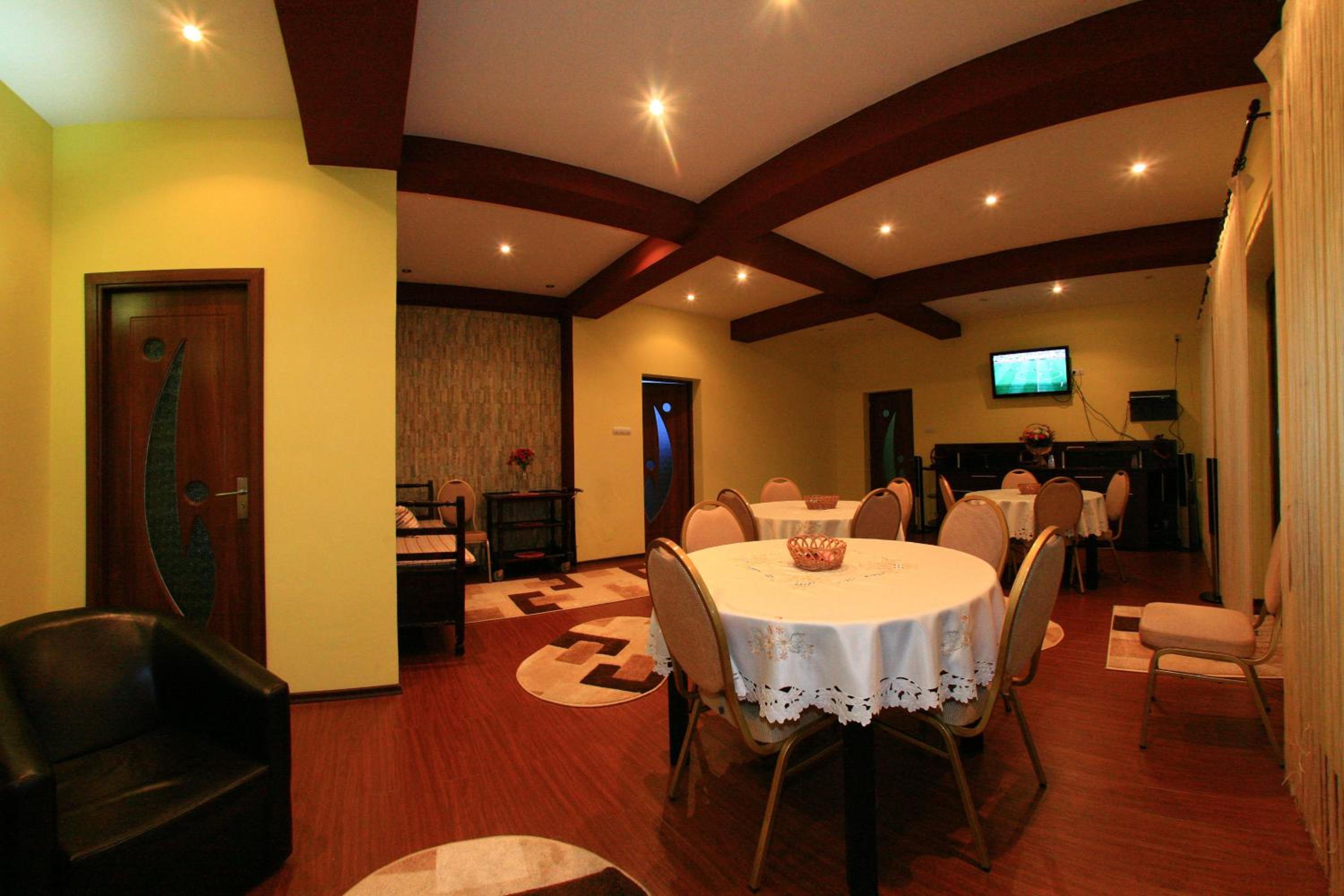 Six-Bedroom Villa  photo 2