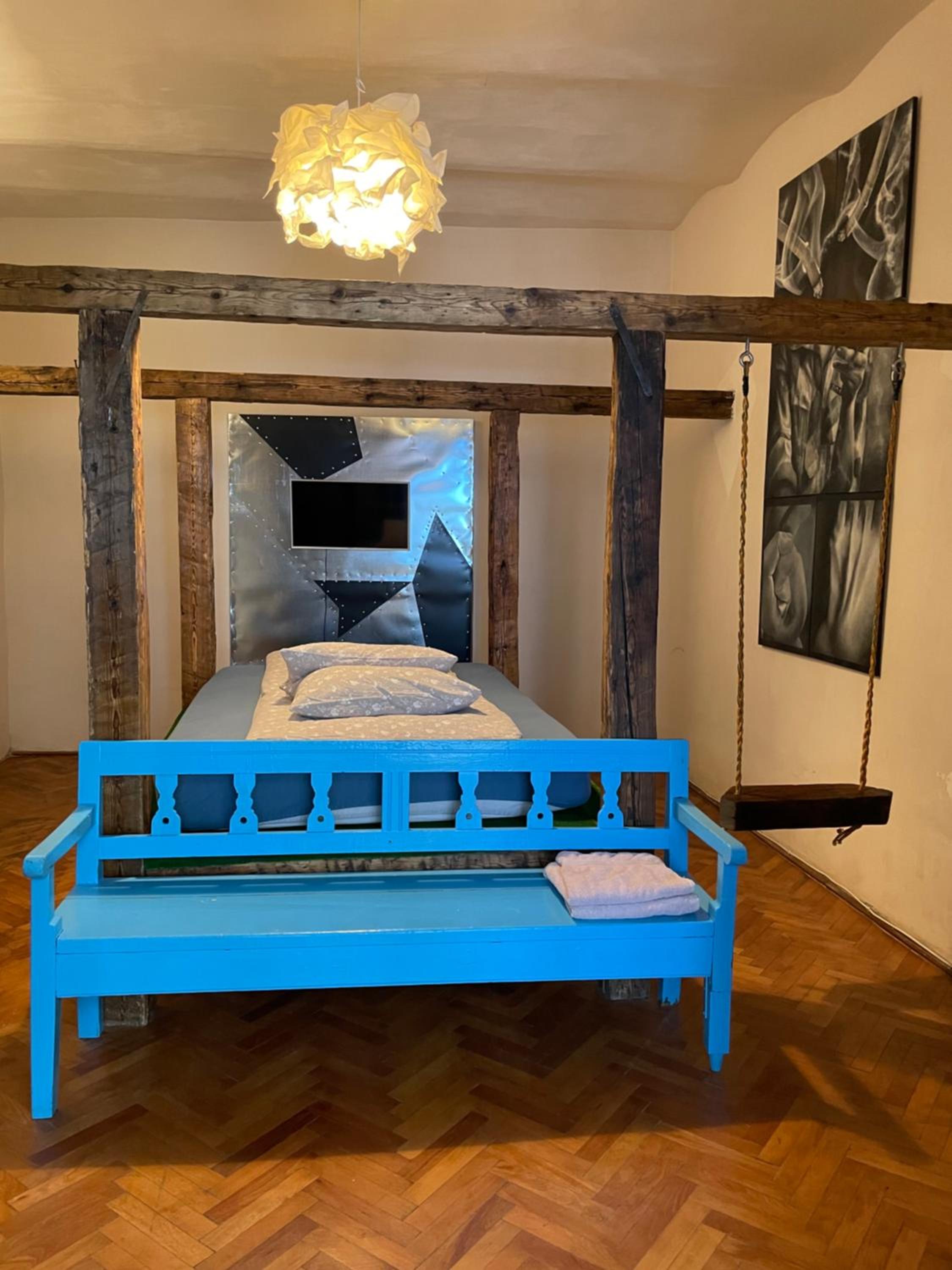 One-Bedroom Apartment - Photo 6