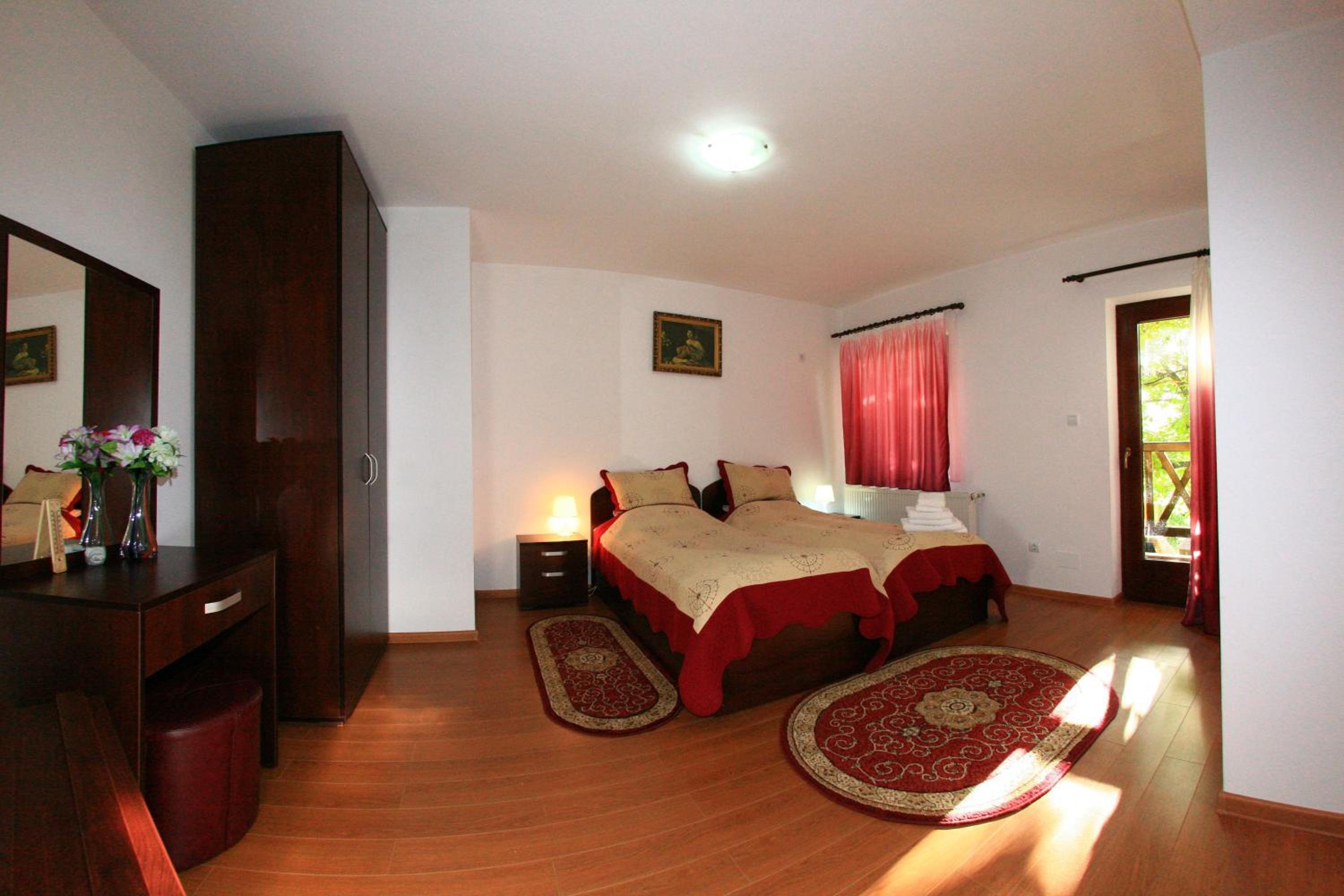 Six-Bedroom Villa  photo 1