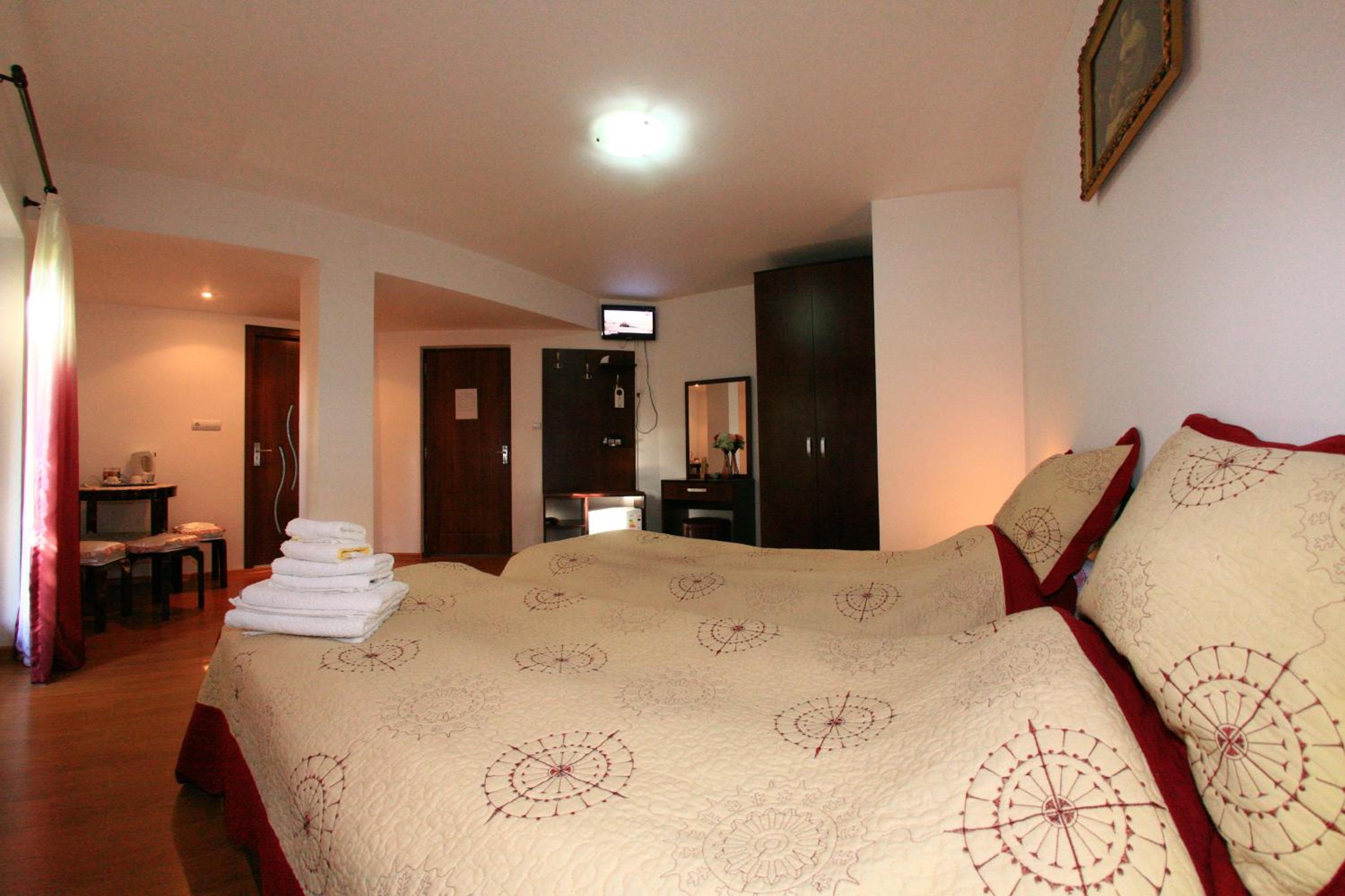 Double or Twin Room photo 3