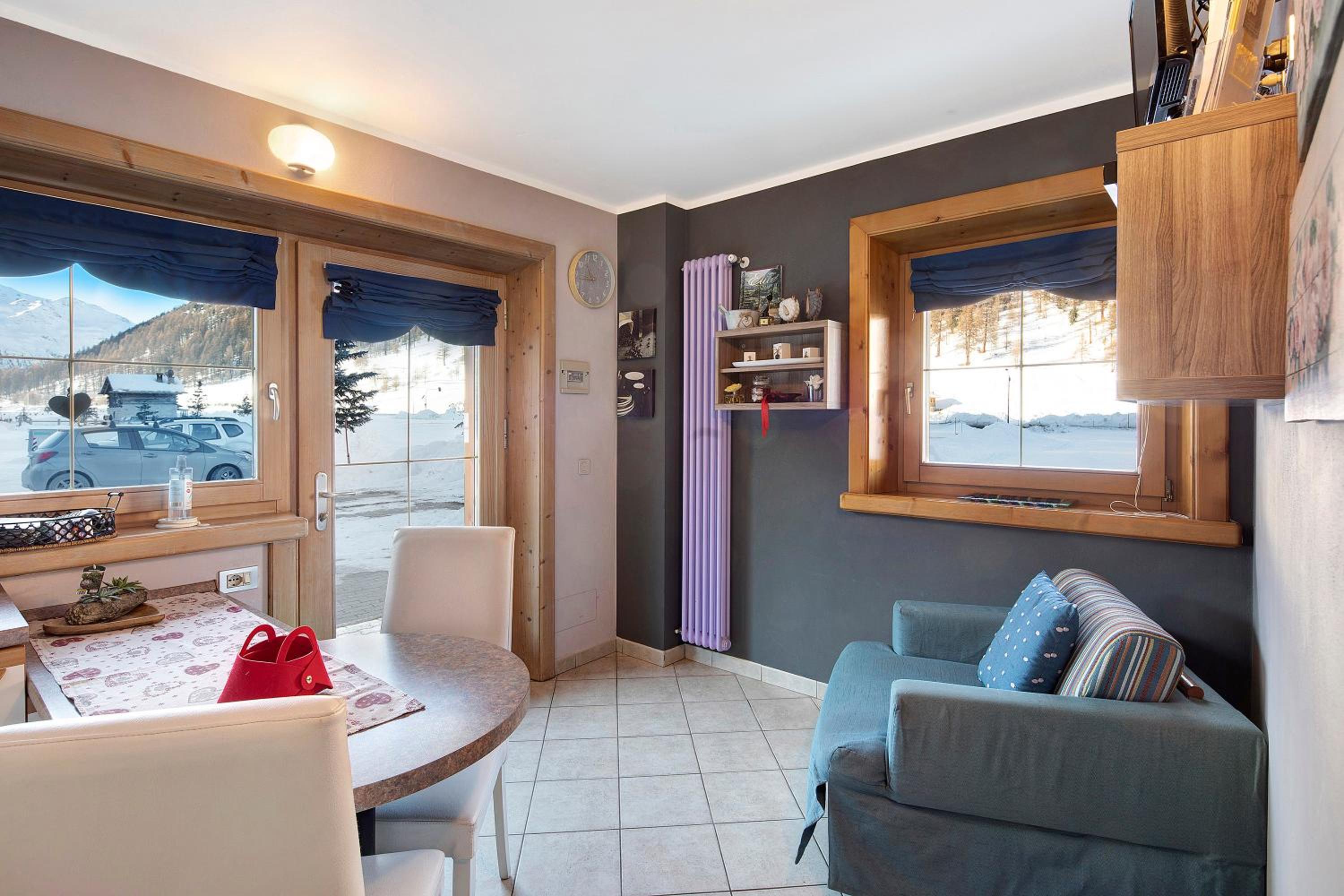 One-Bedroom Apartment with Garden