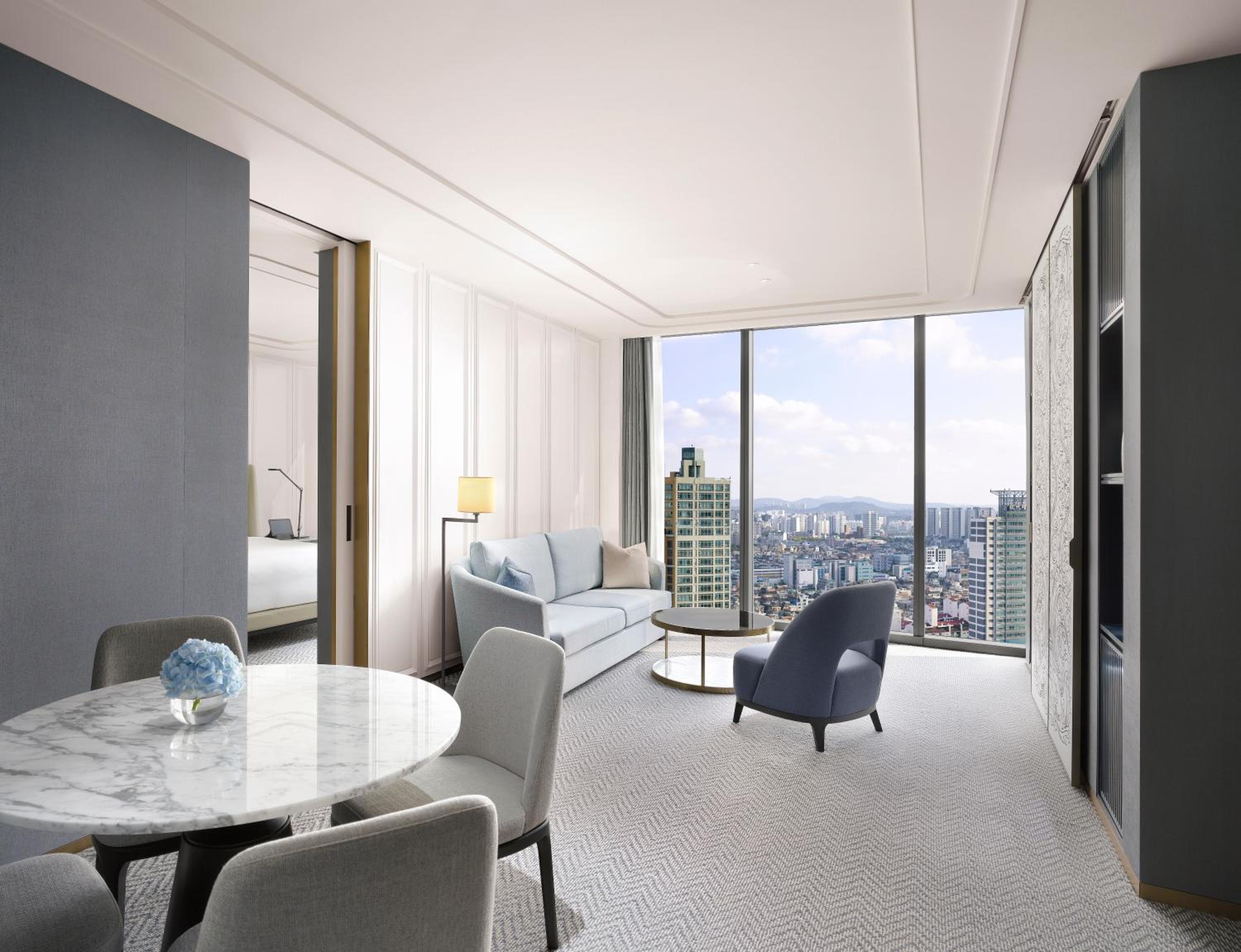Prestige Suite with Club Millésime Access, 1 King Size Bed, Lake View - Photo 4