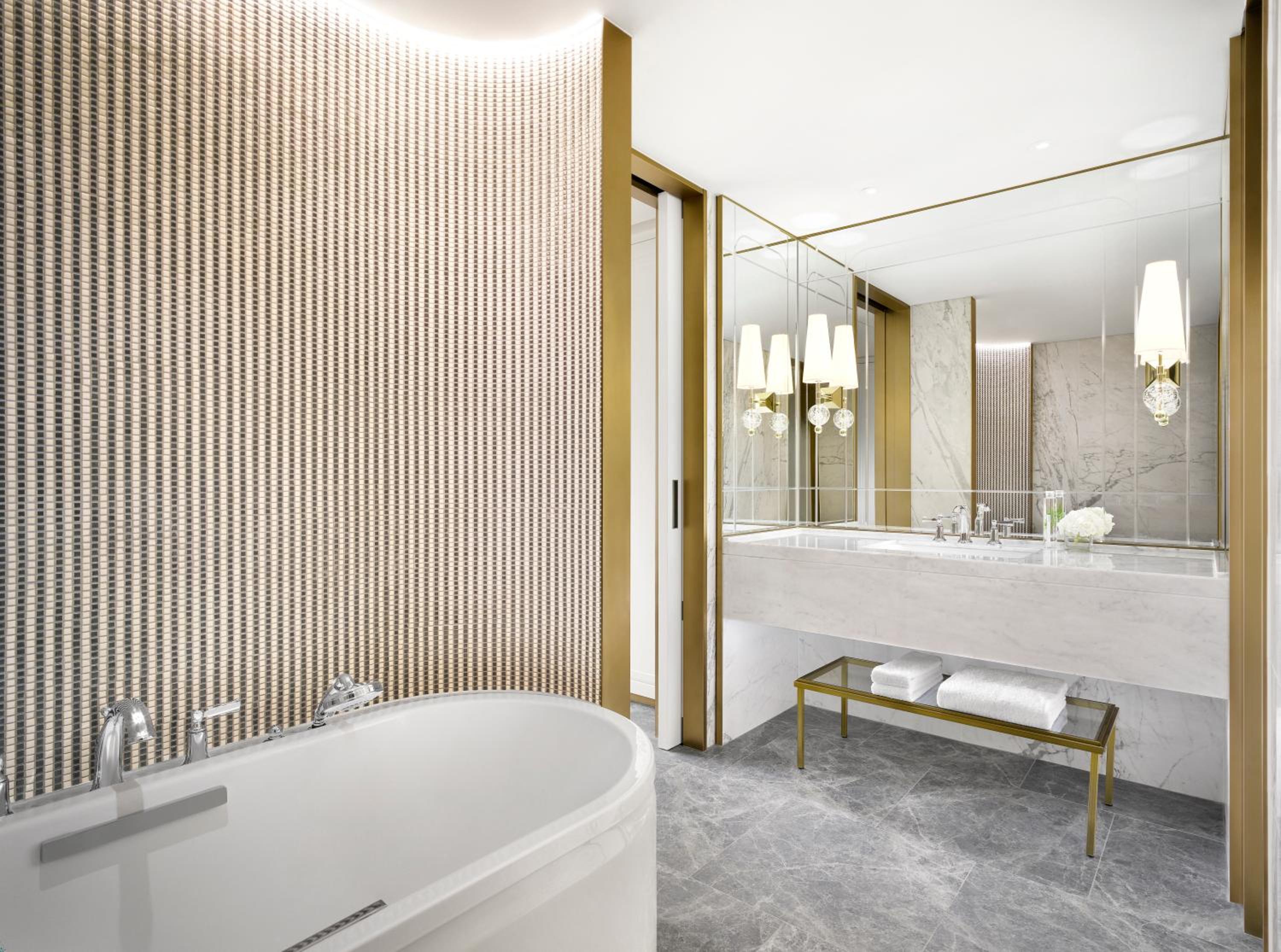Prestige Suite with Club Millésime Access, 1 King Size Bed, Lake View - Photo 8