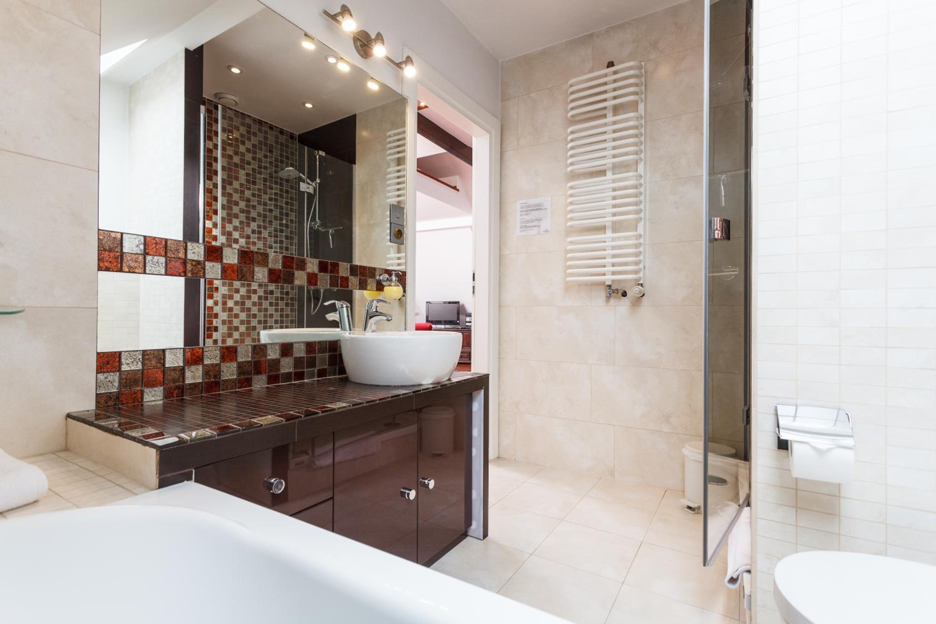 Duplex Suite - Photo 15