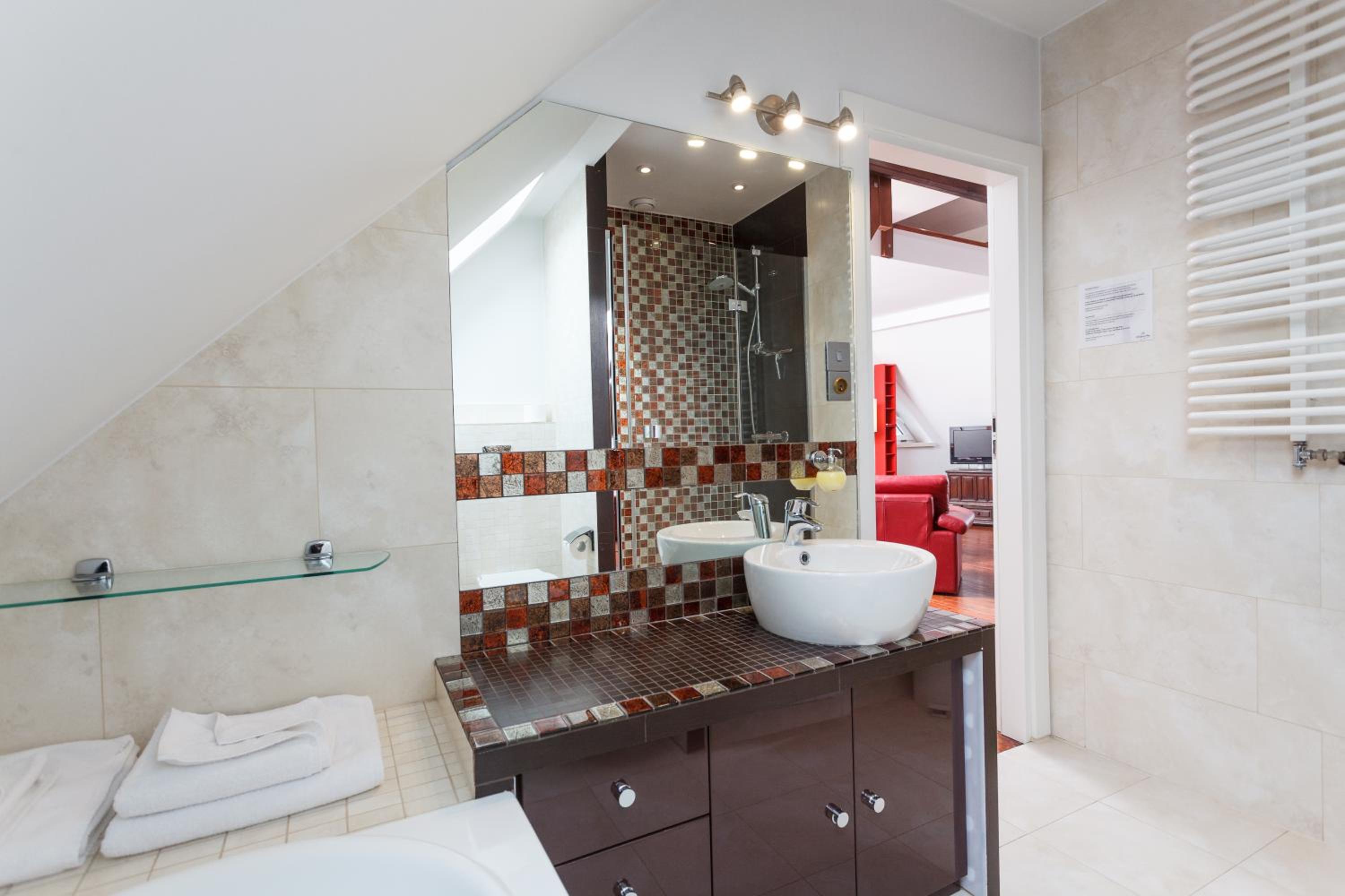 Duplex Suite - Photo 10