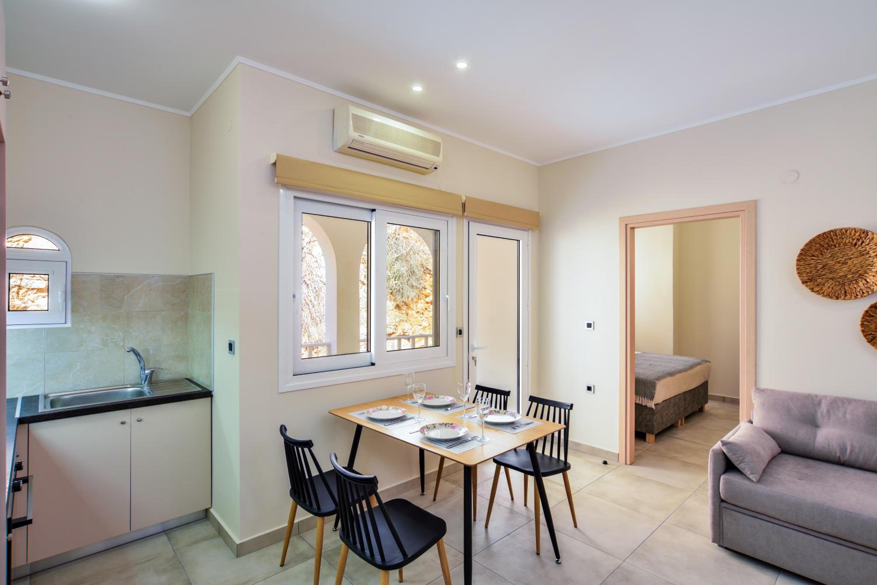 Apartment with Mountain View photo 3