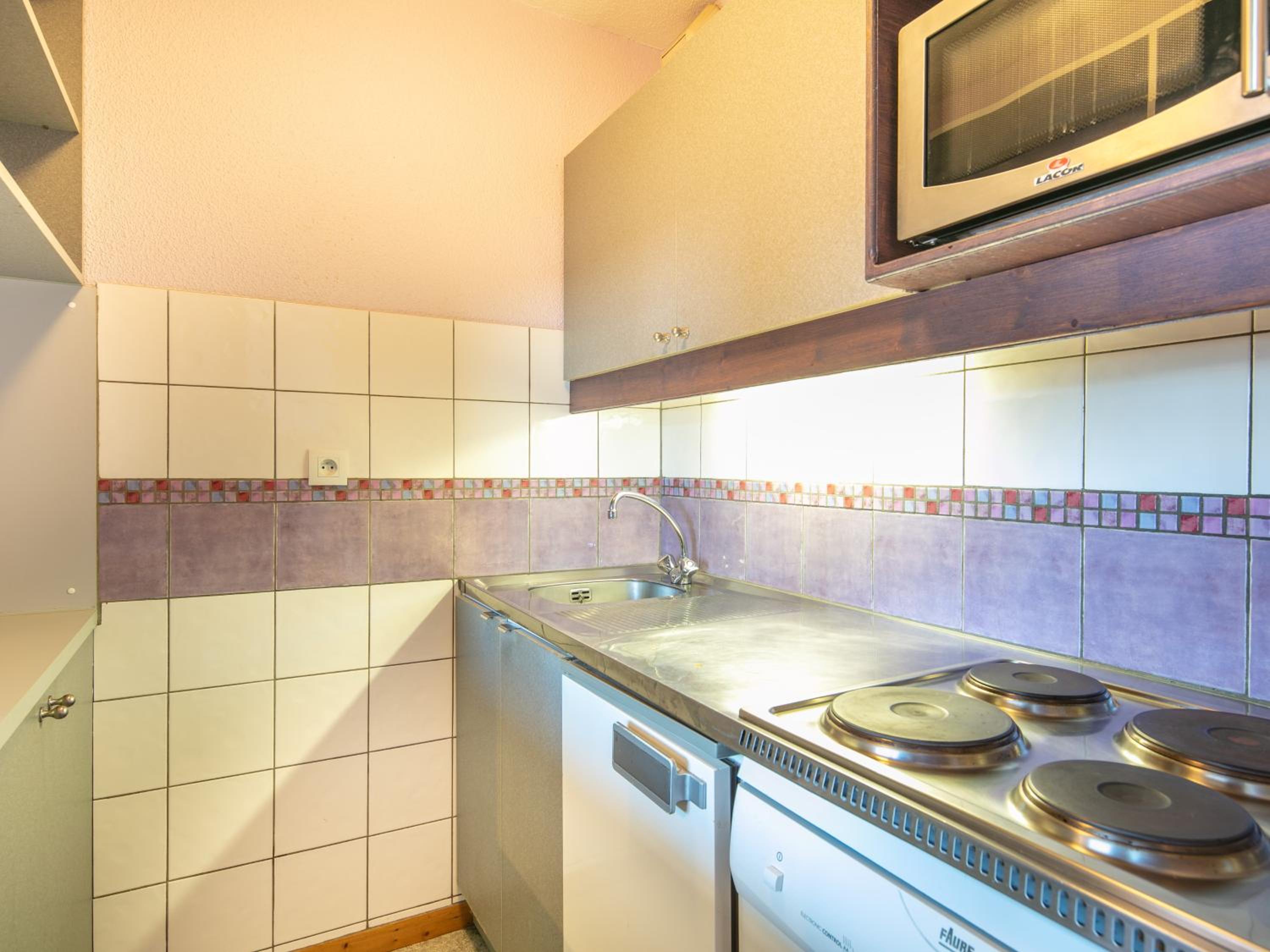 One-Bedroom Apartment (5 Adults) - Photo 3