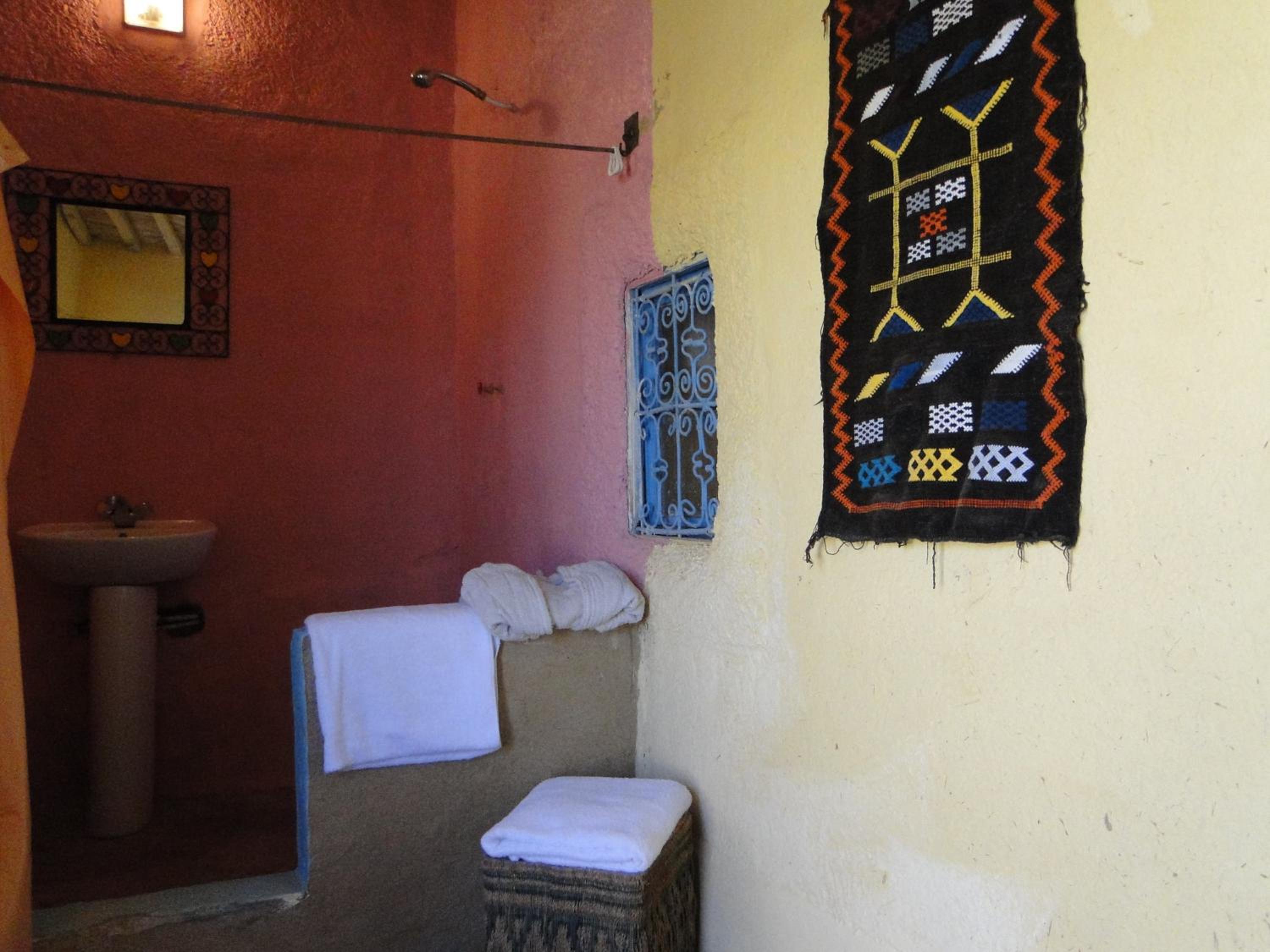 Triple Room with Private Bathroom - Photo 11