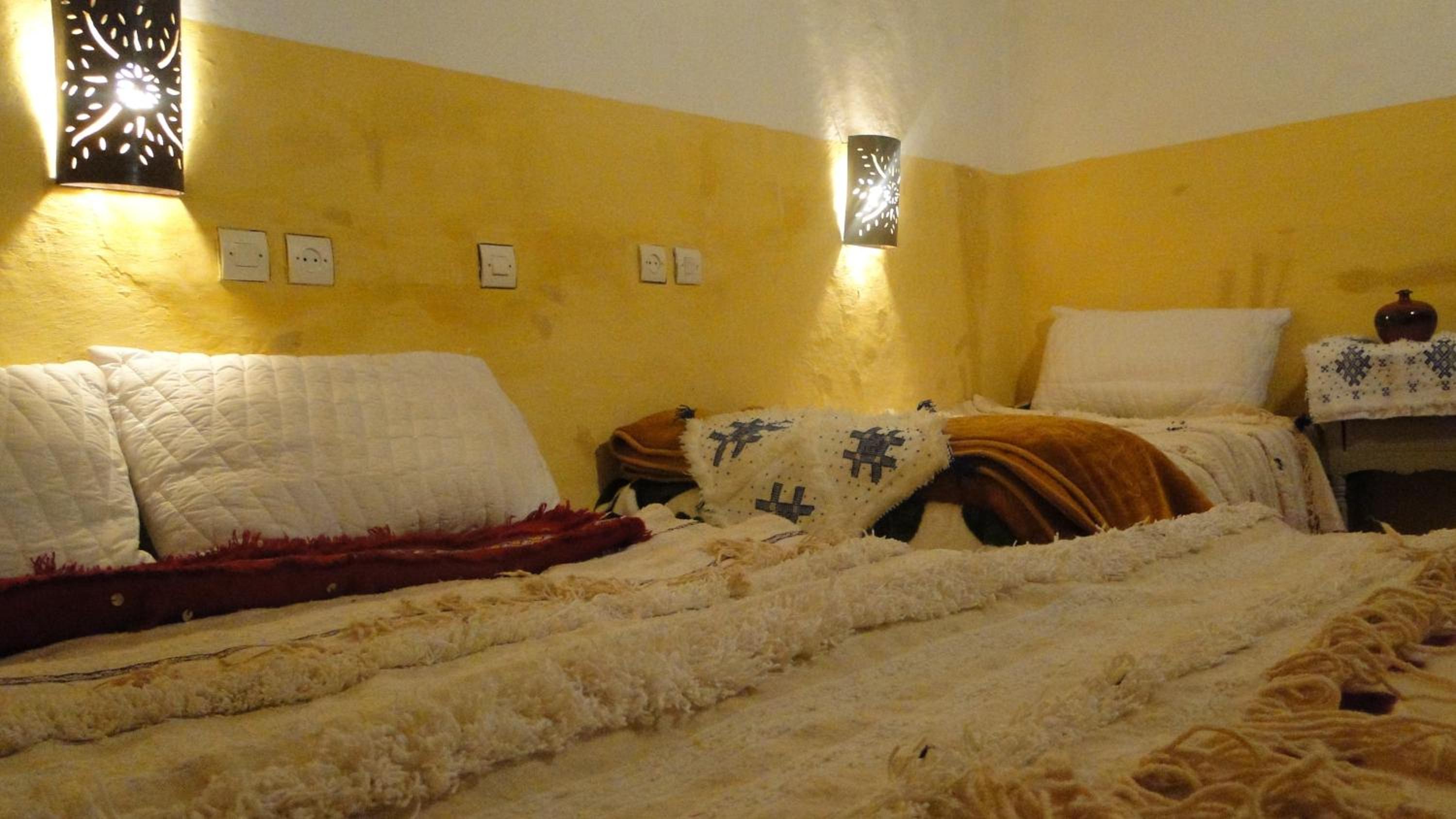 Triple Room with Private Bathroom - Photo 19