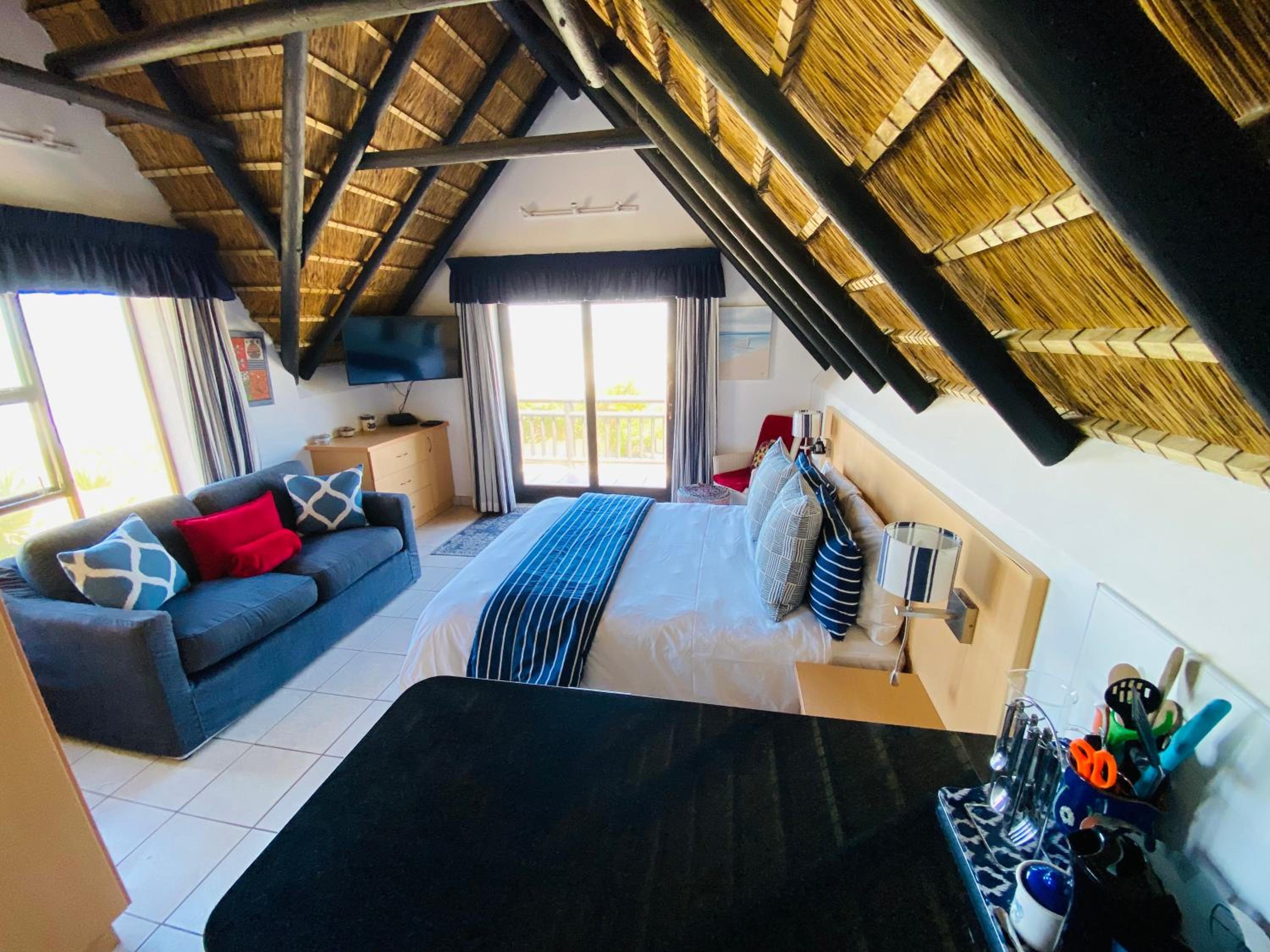 One-Bedroom Apartment - Photo 6