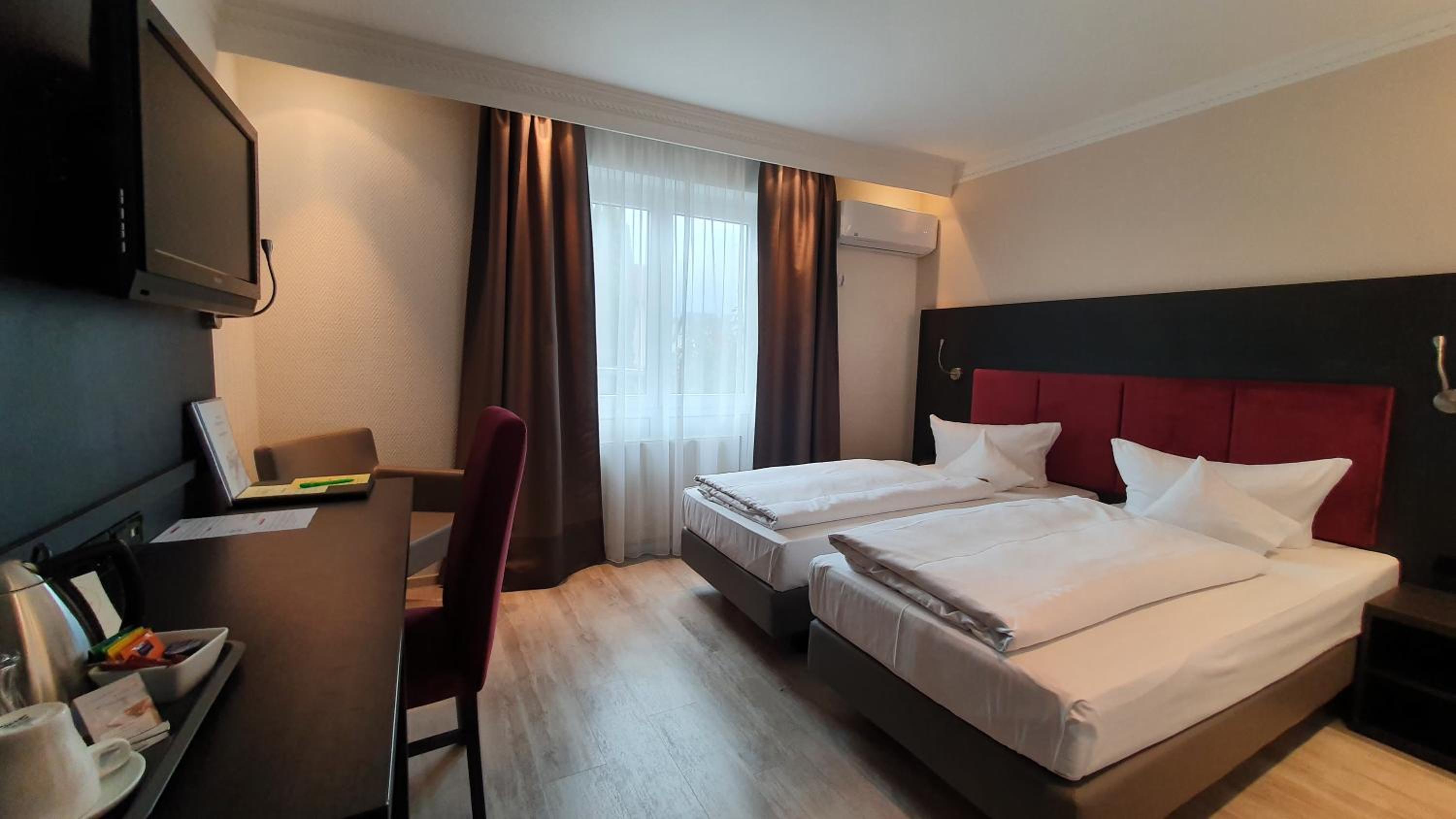 Standard Twin Room - Photo 6