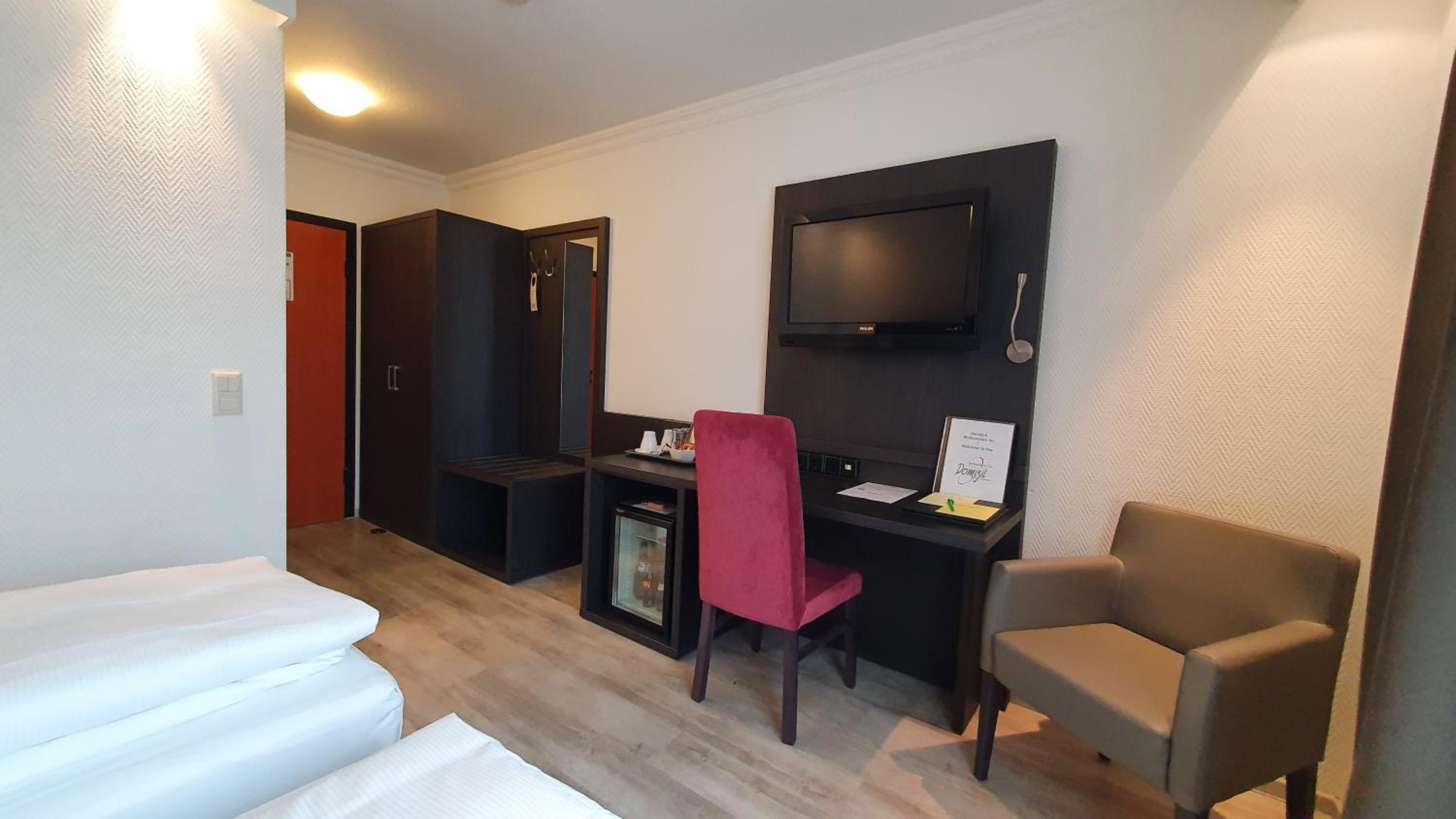 Standard Twin Room - Photo 1