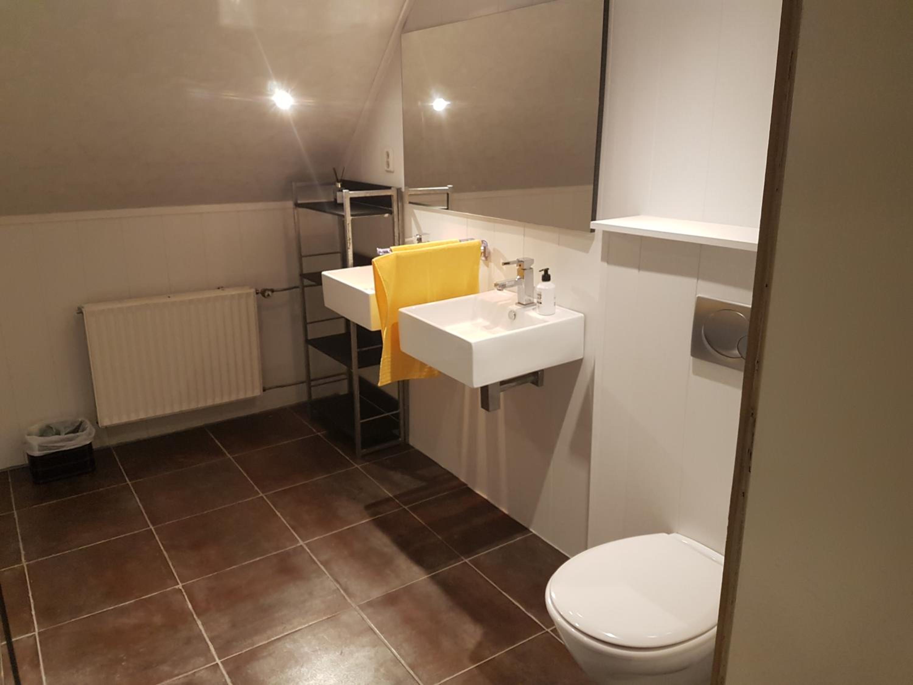 One-Bedroom Apartment - Photo 2