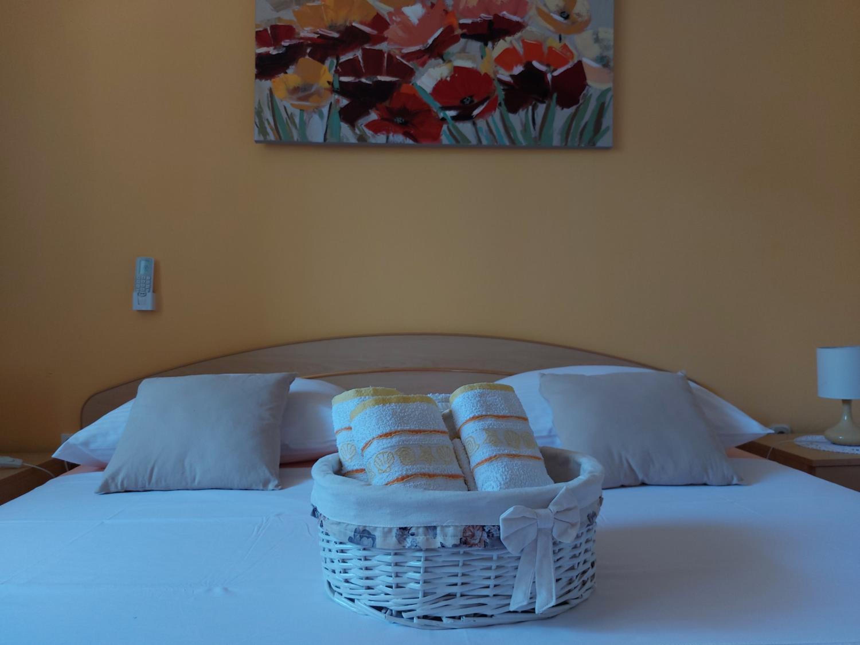 Double Room - Photo 2