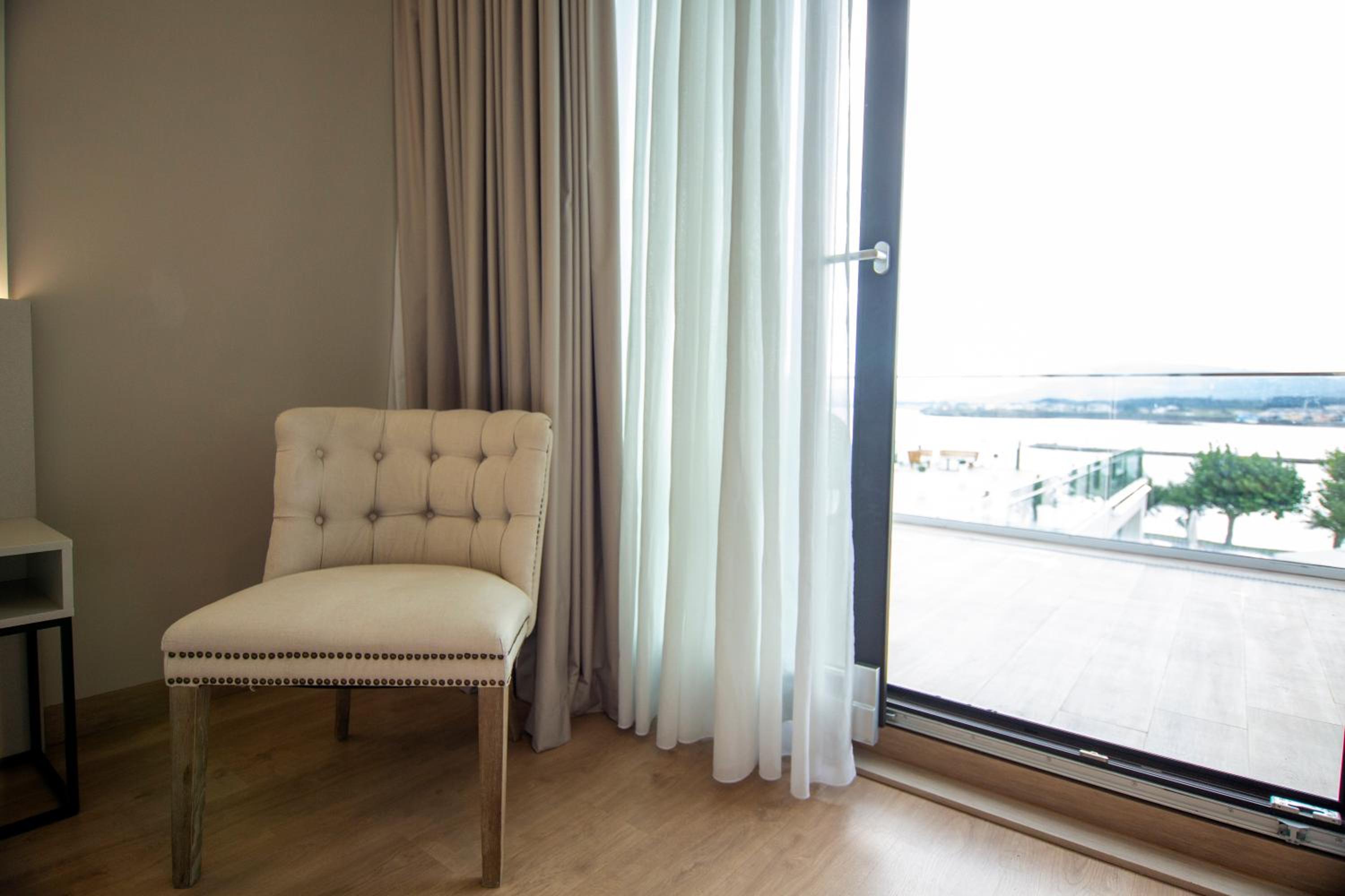 Double or Twin Room with Terrace - Photo 2