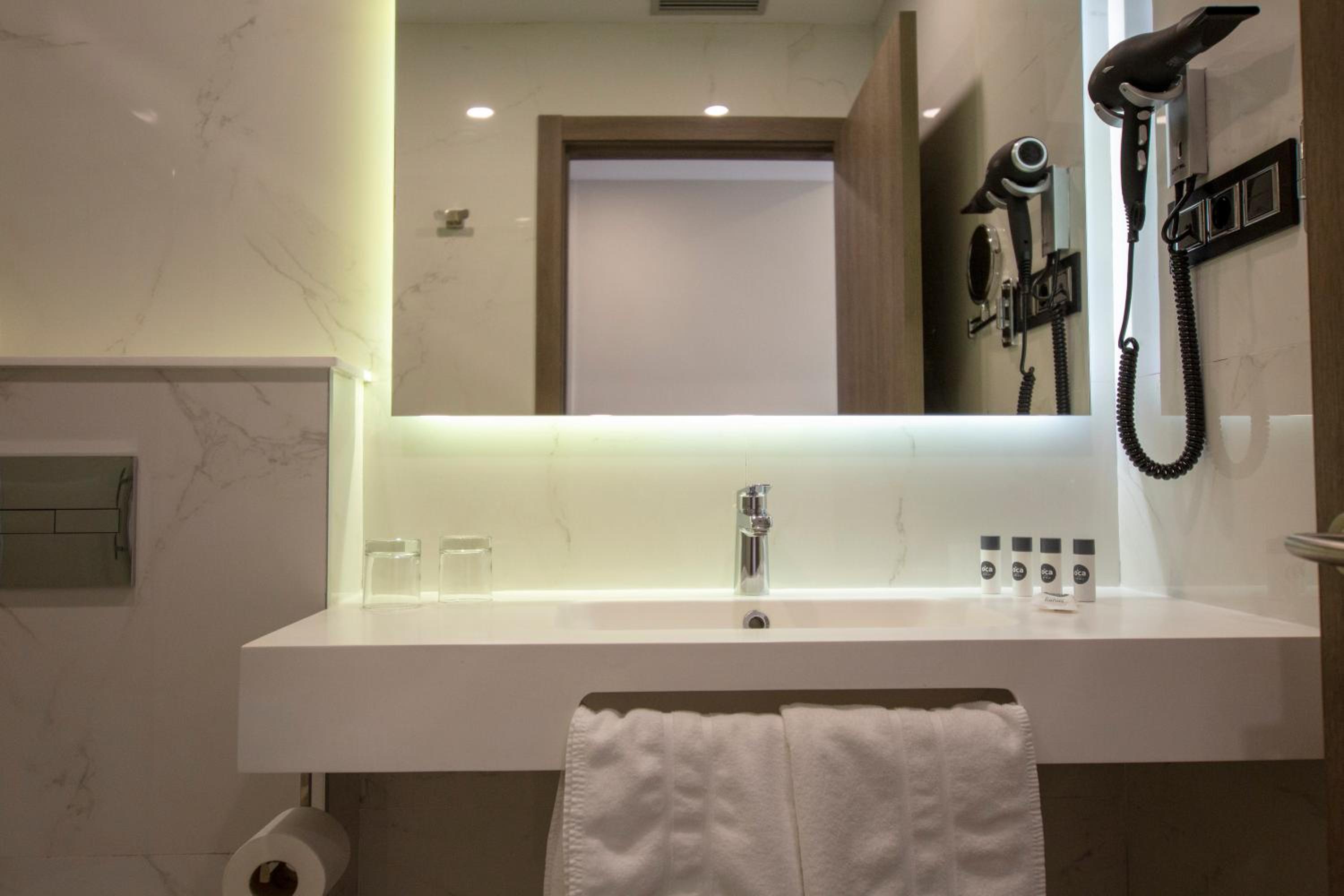 Double or Twin Room with Terrace - Photo 4