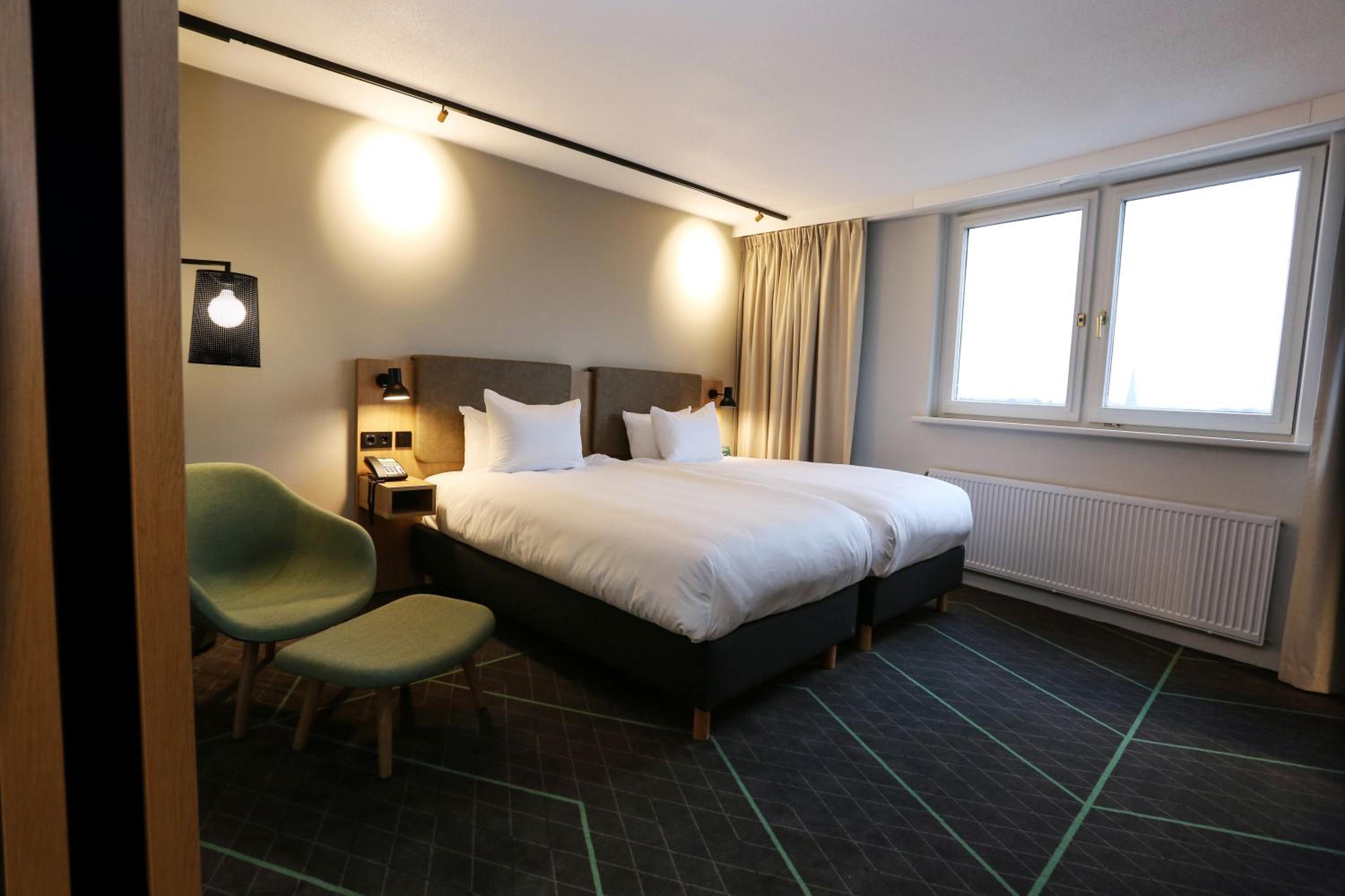 Standard Twin Room - Photo 9