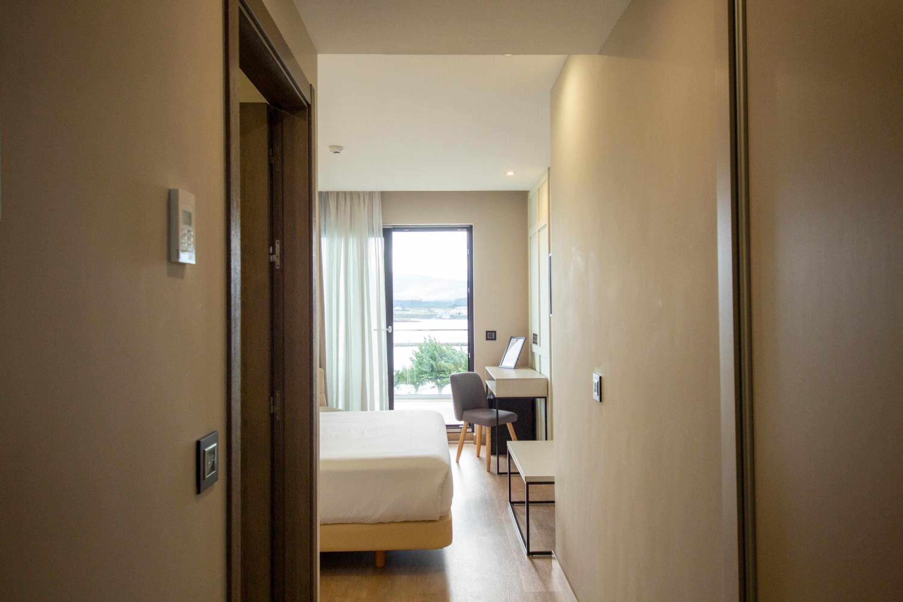 Double or Twin Room with Terrace - Photo 3