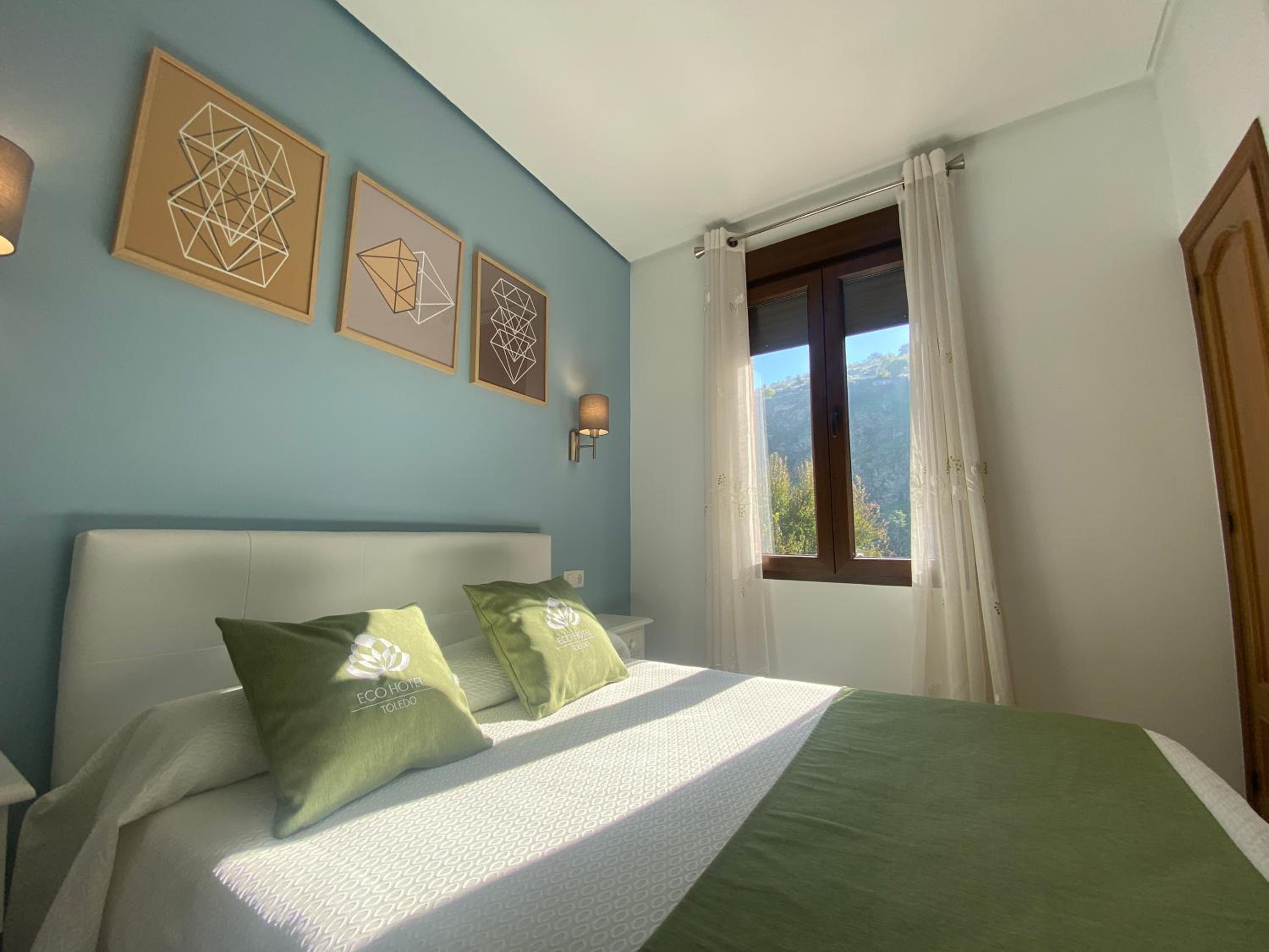 Standard Double Room - Photo 2
