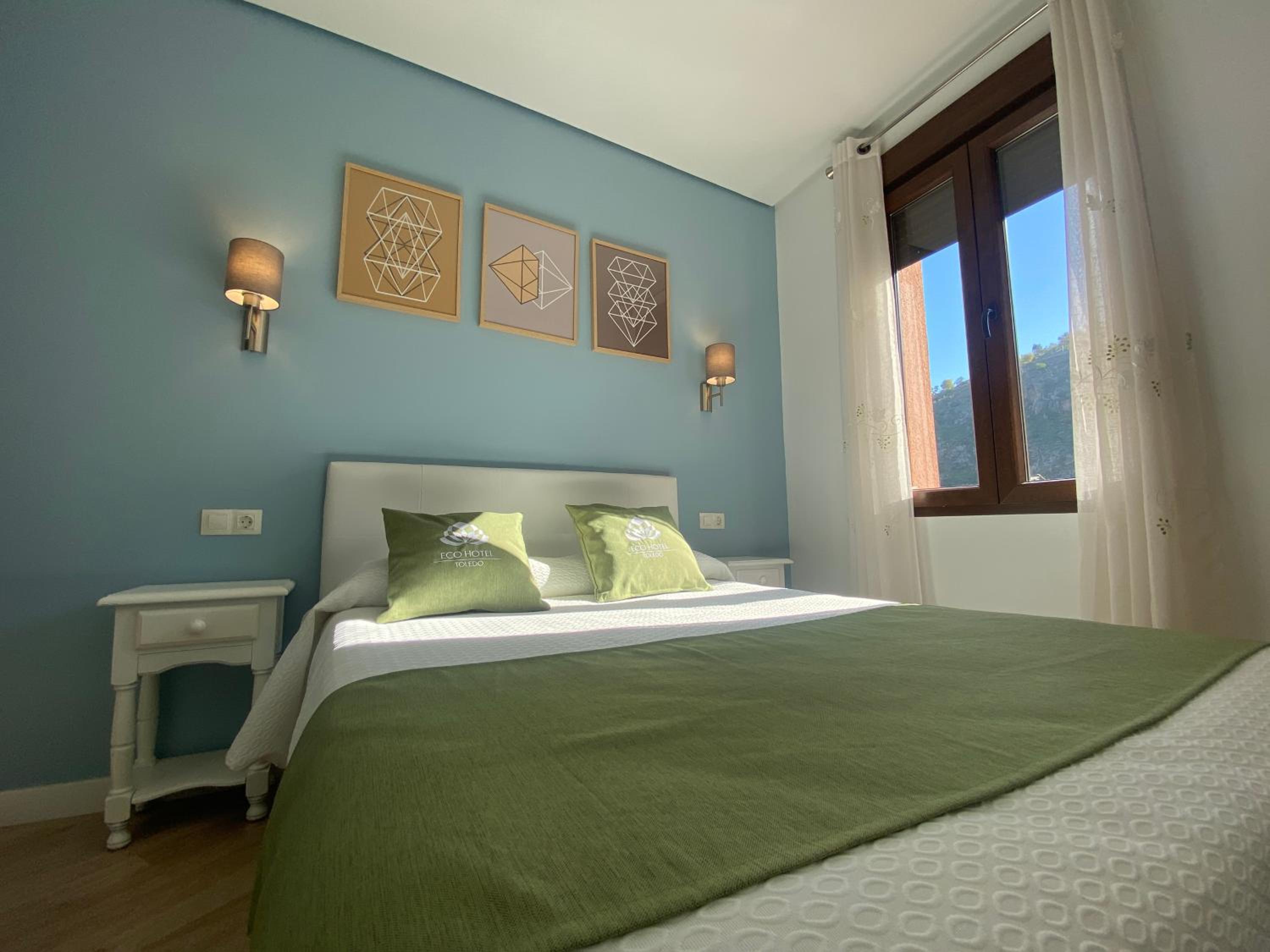 Standard Double Room - Photo 17