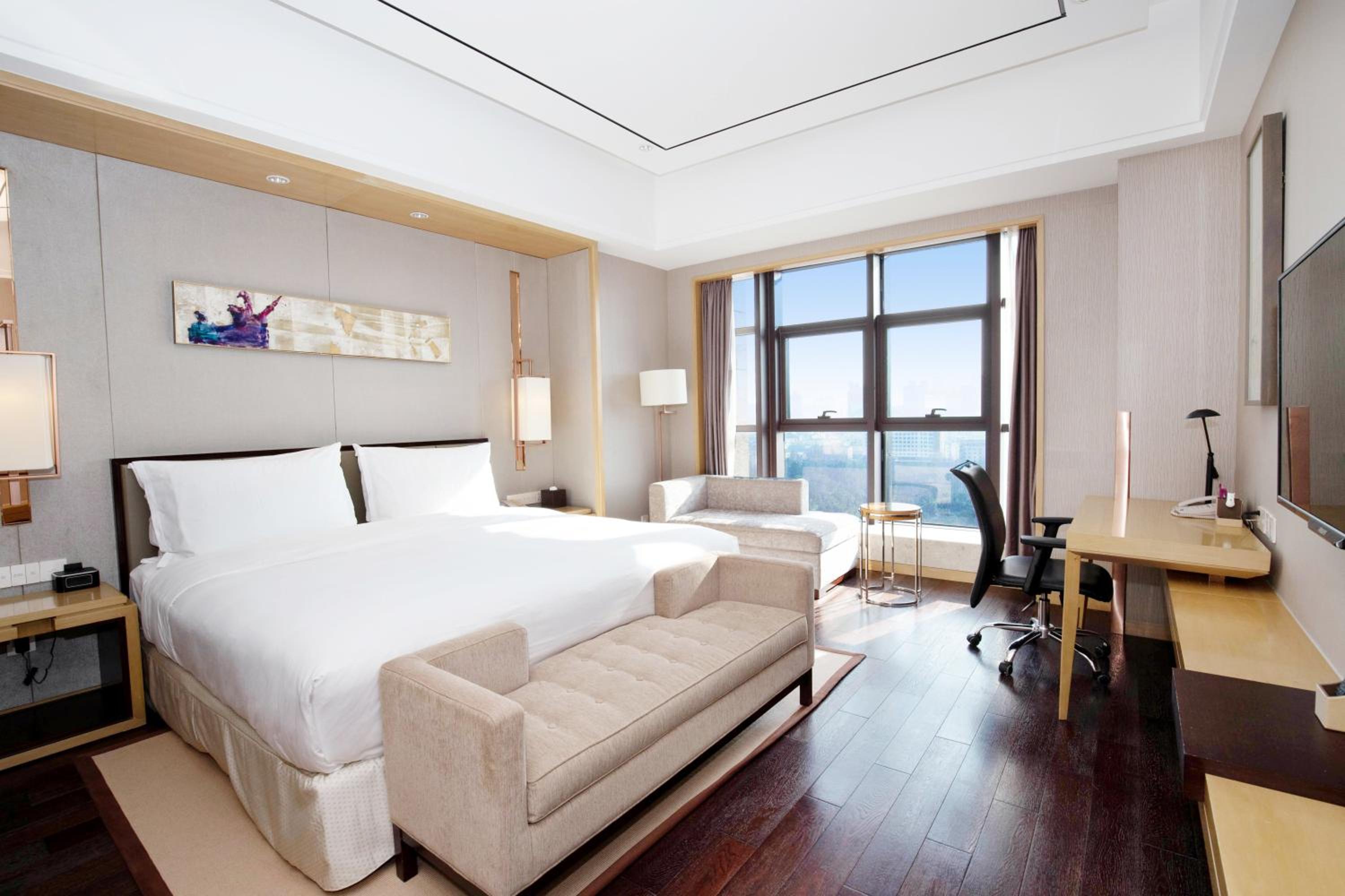 Junior King Suite with Lounge Access