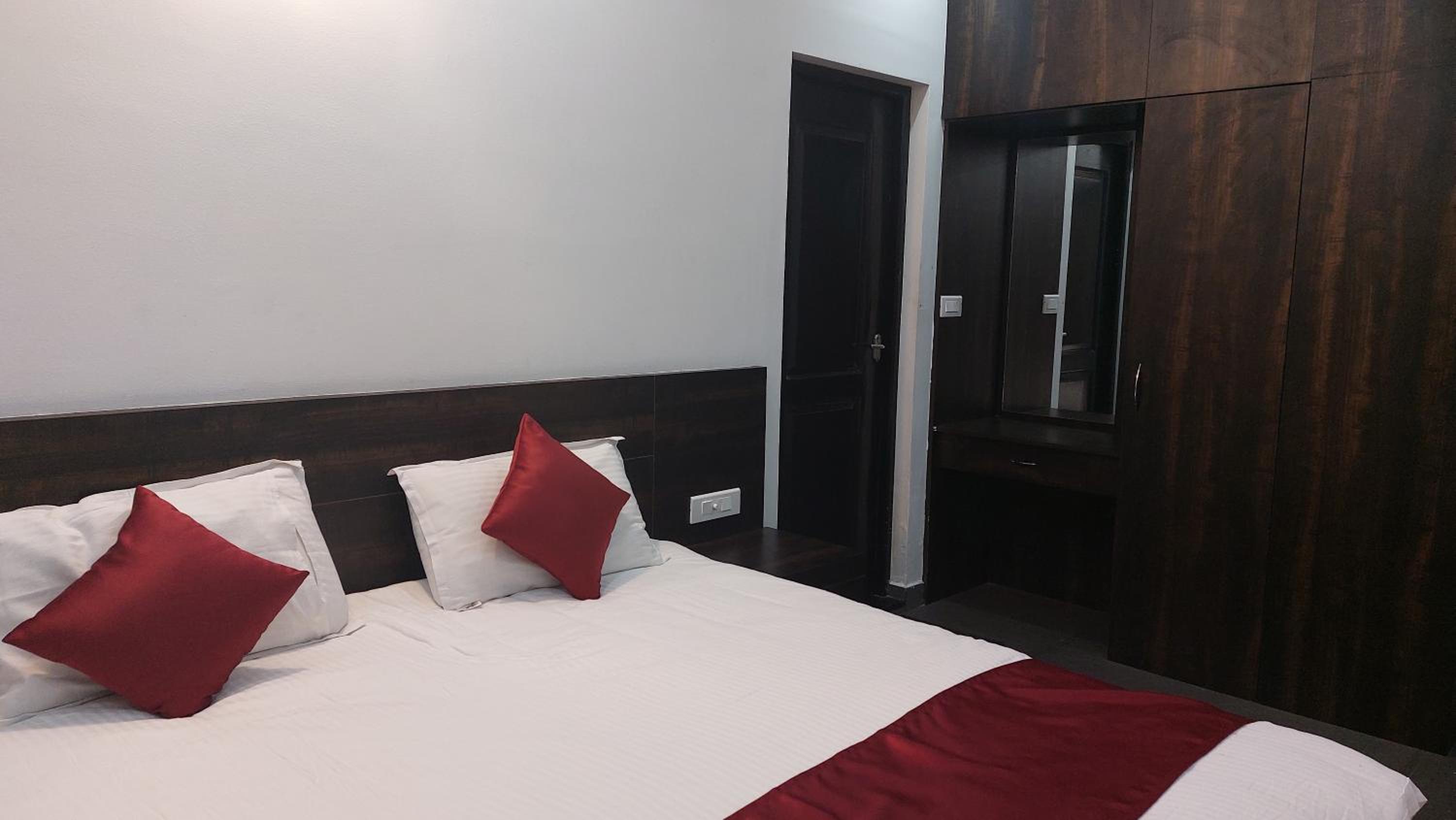 Deluxe King Room photo 1