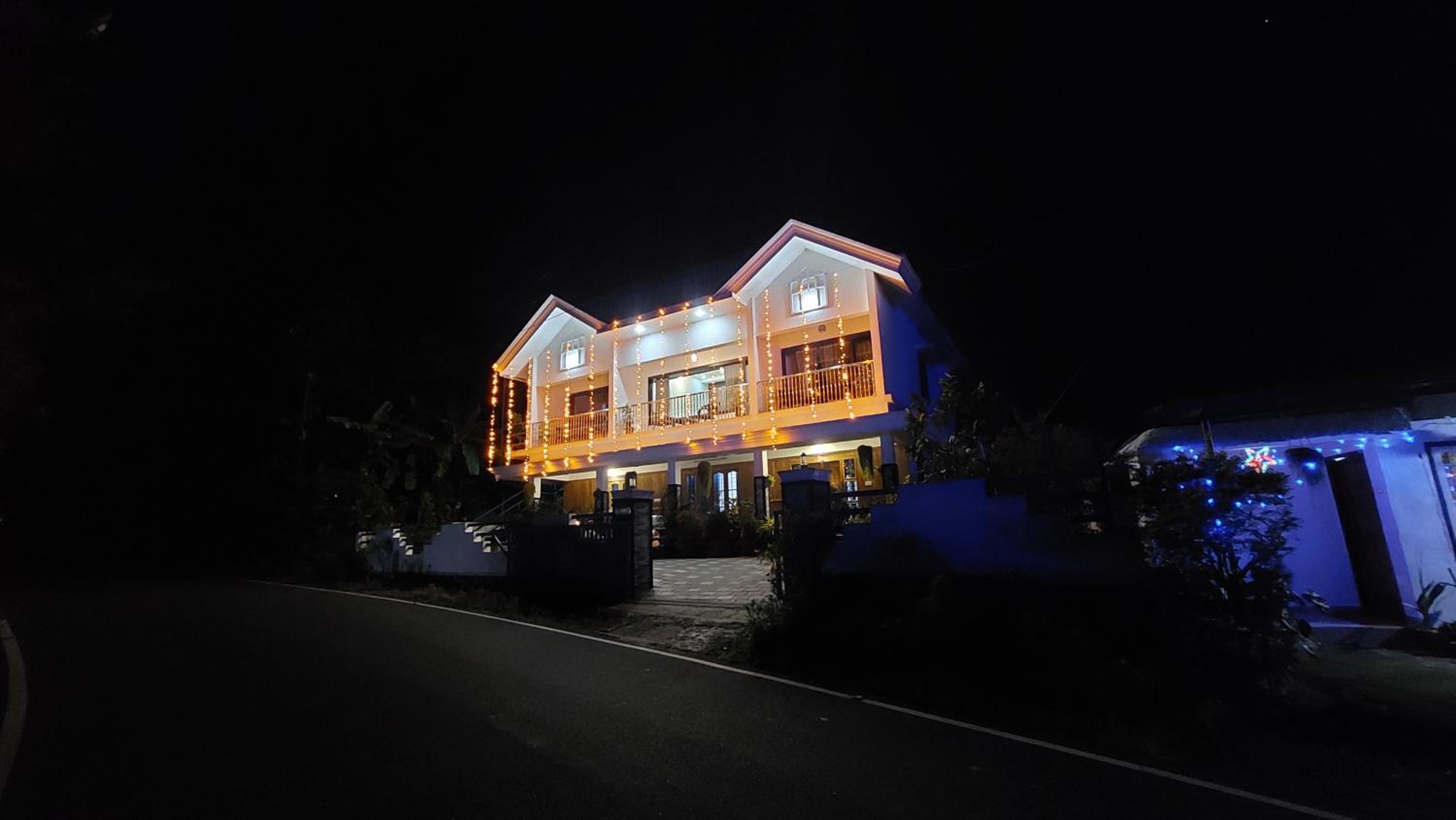 Deluxe Double or Twin Room with Mountain View photo 2