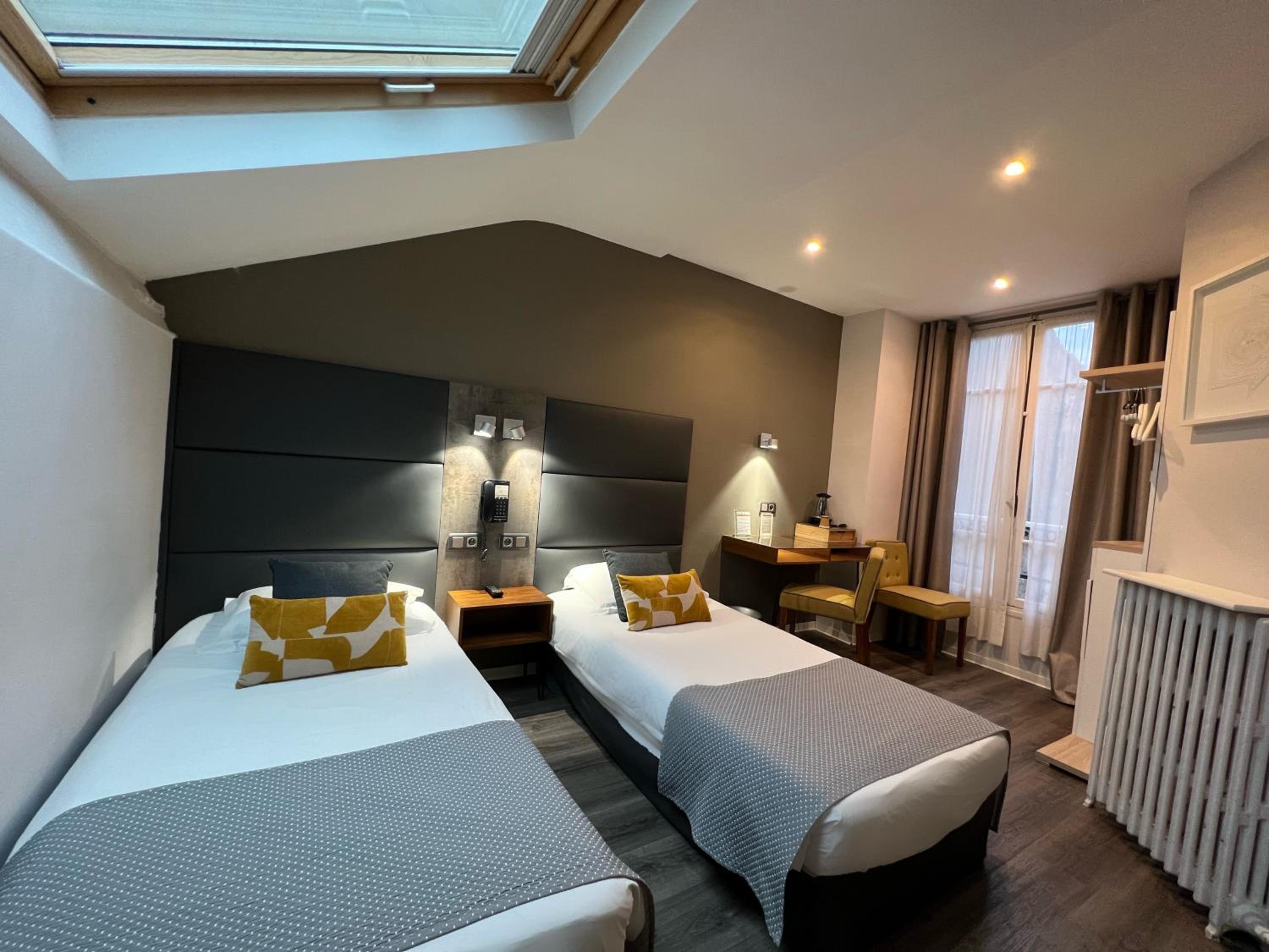 Standard Twin Room photo 2