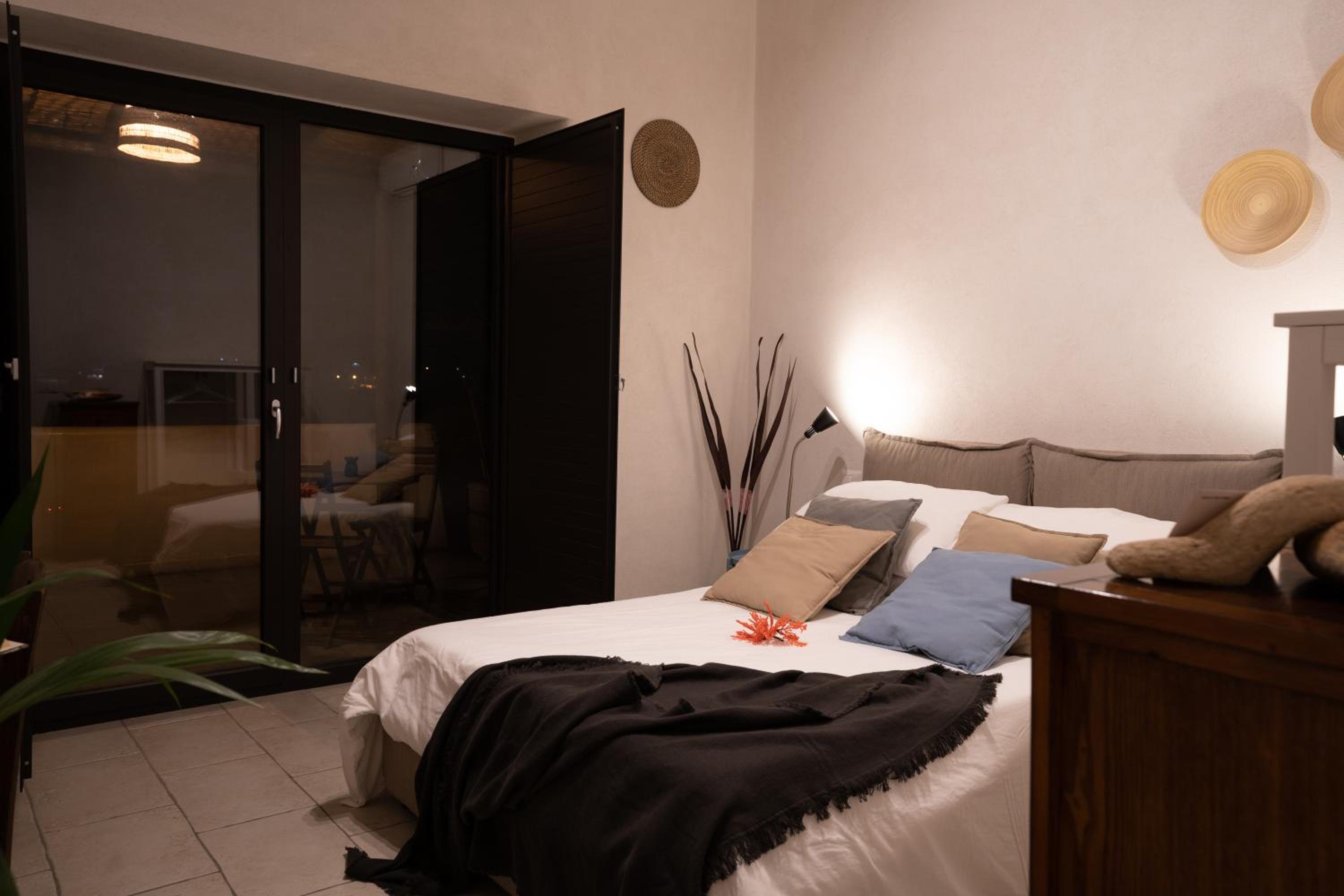 Deluxe Room - Photo 9
