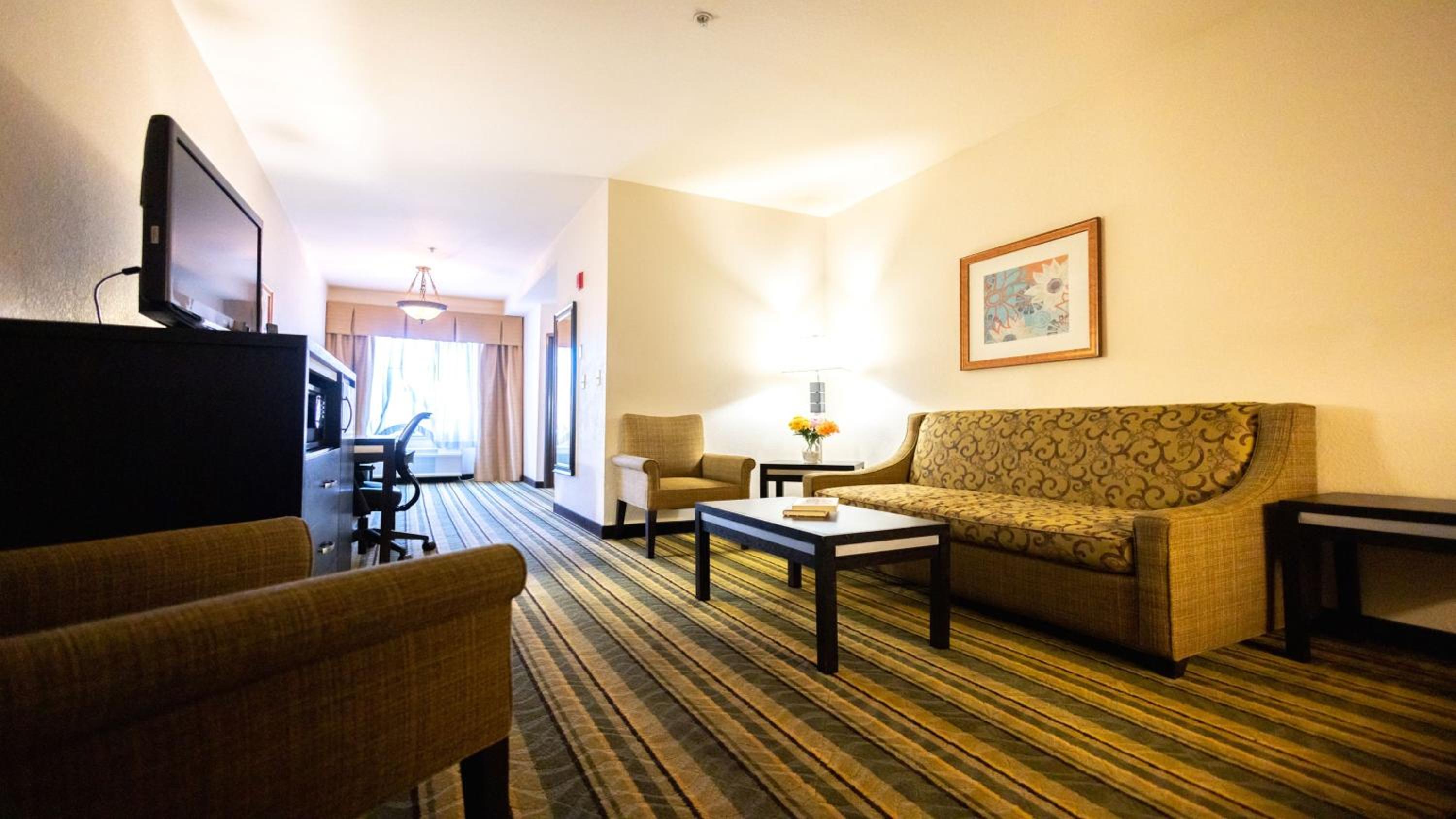King Suite with Spa Bath - Photo 6