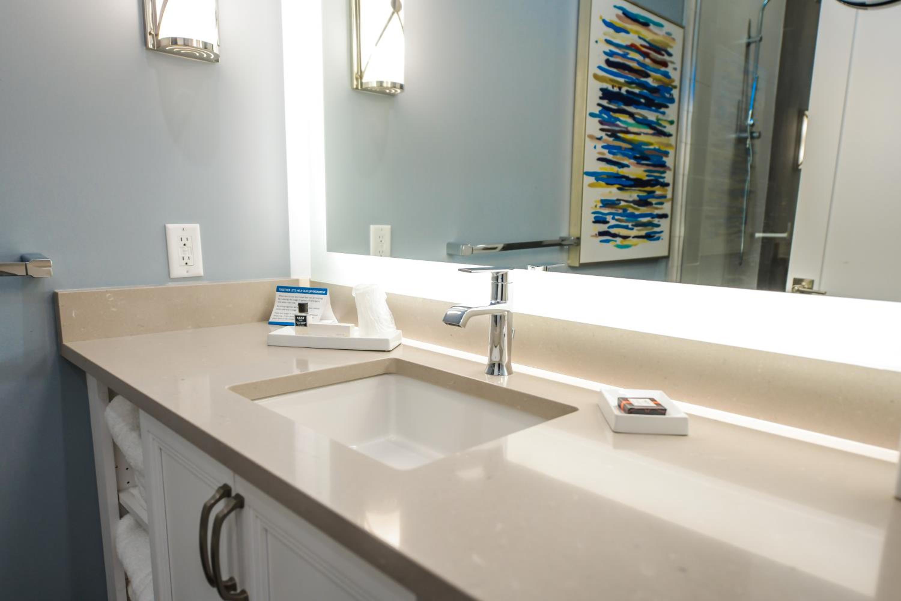 Junior Suite with Pool View - Photo 22