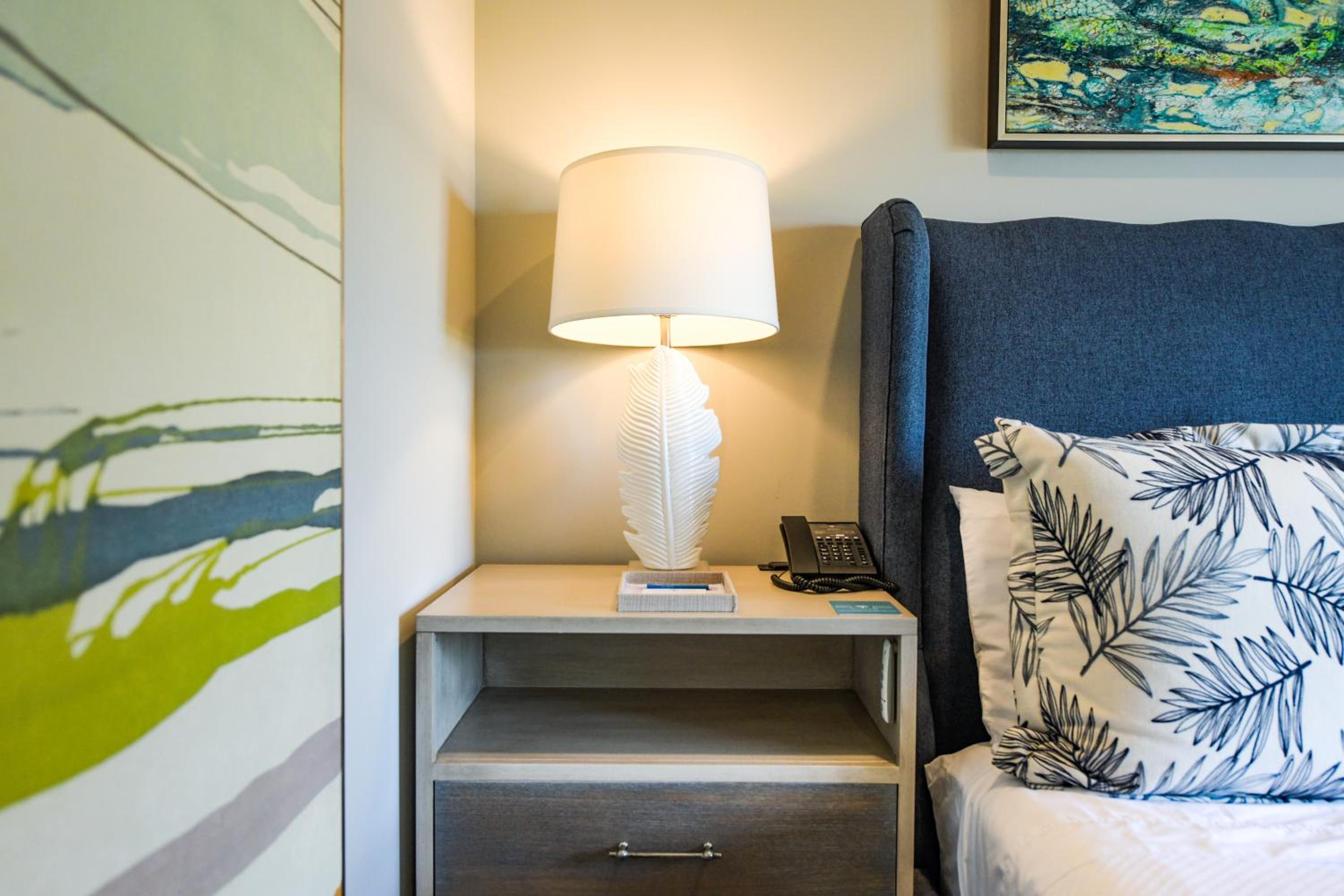 Junior Suite with Pool View - Photo 13