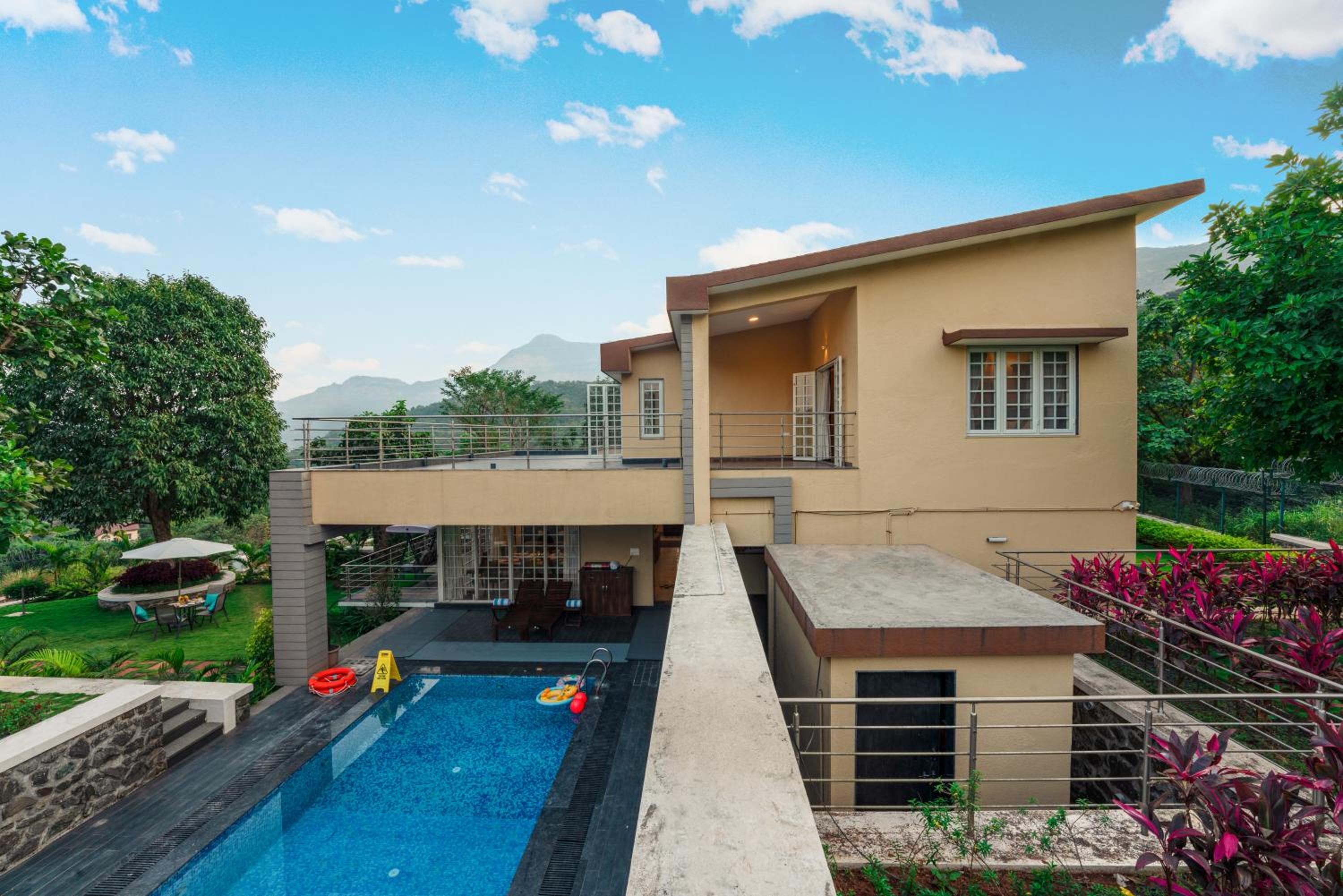 Villa photo 2