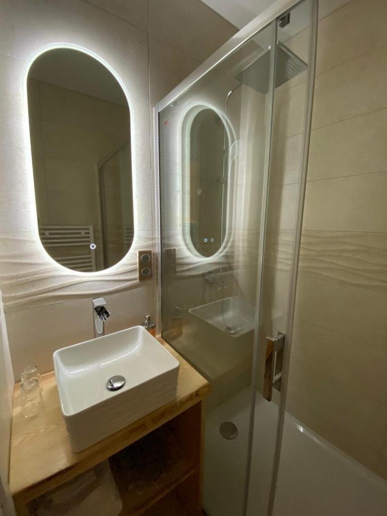 Double Room with Balcony and Lake View photo 3