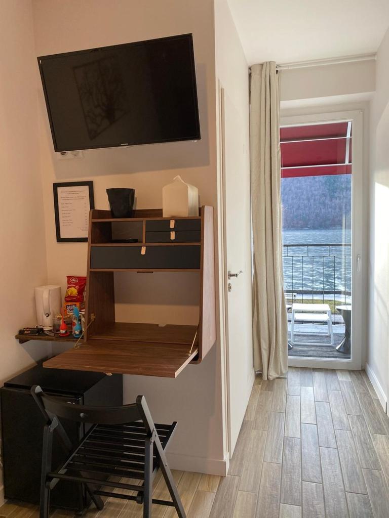 Double Room with Balcony and Lake View photo 2