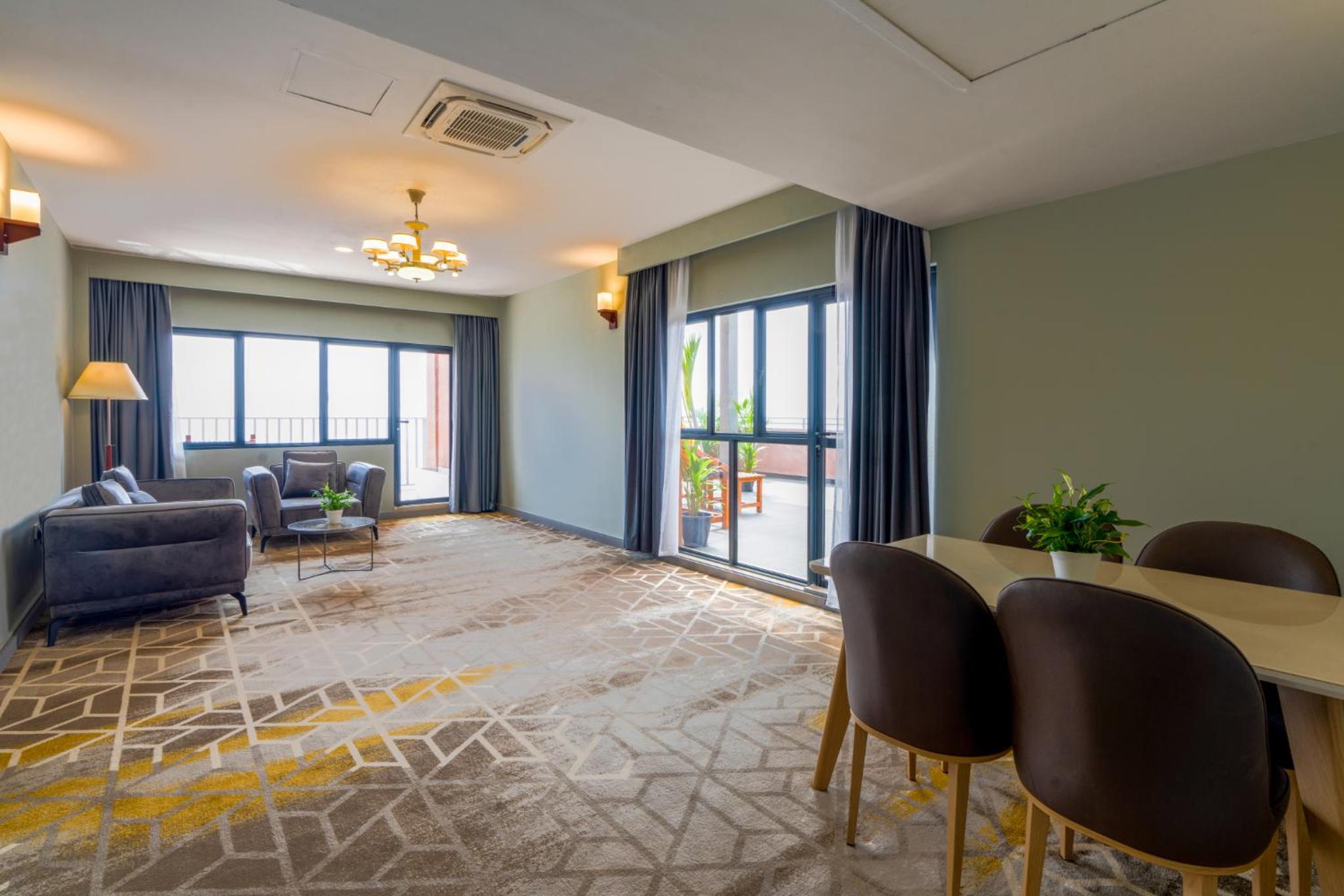 Presidential Suite (Free Return Airport Transfer & 10% discount on Food & Beverage) photo 3