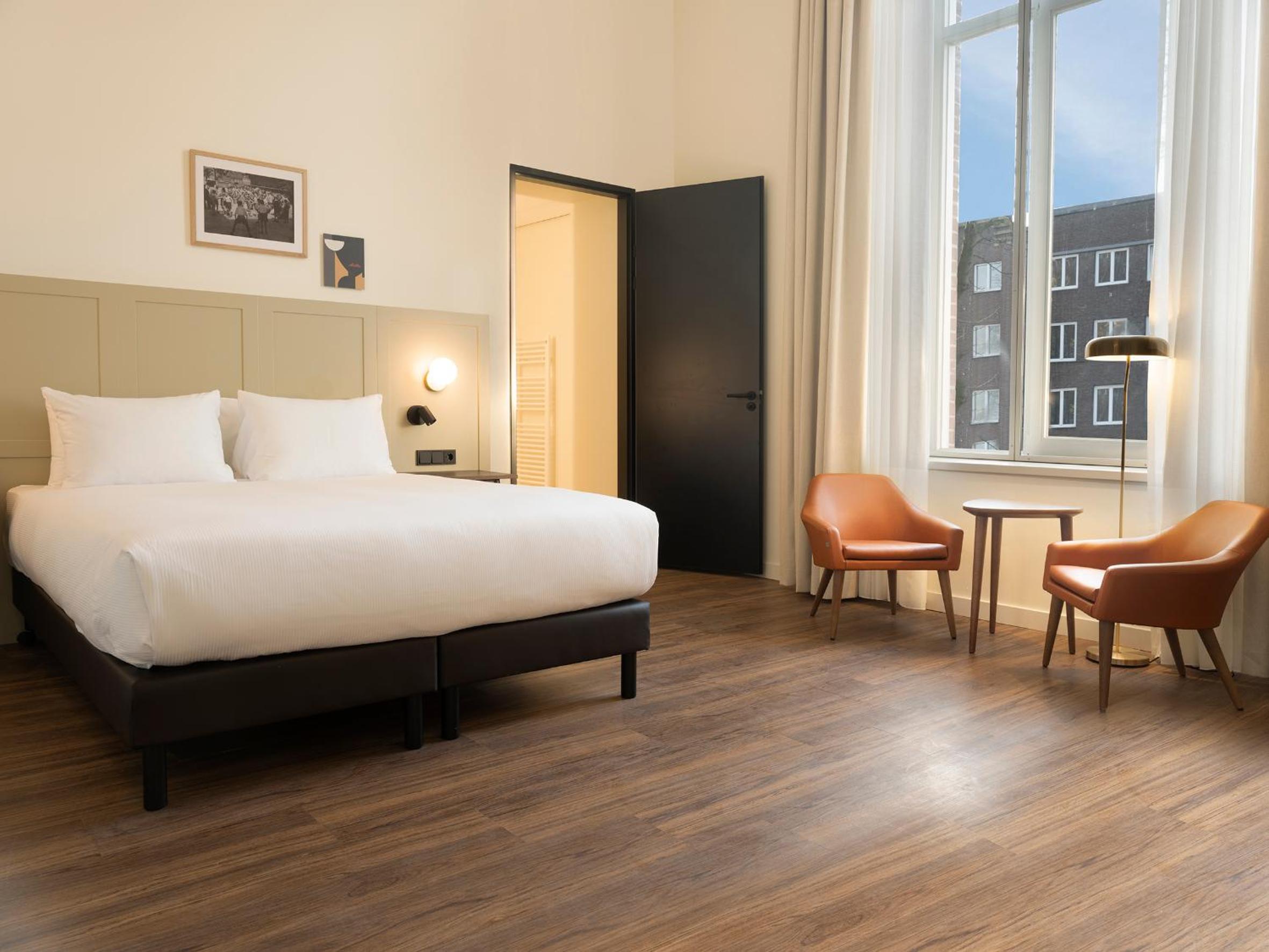 Deluxe Queen Room - Photo 3