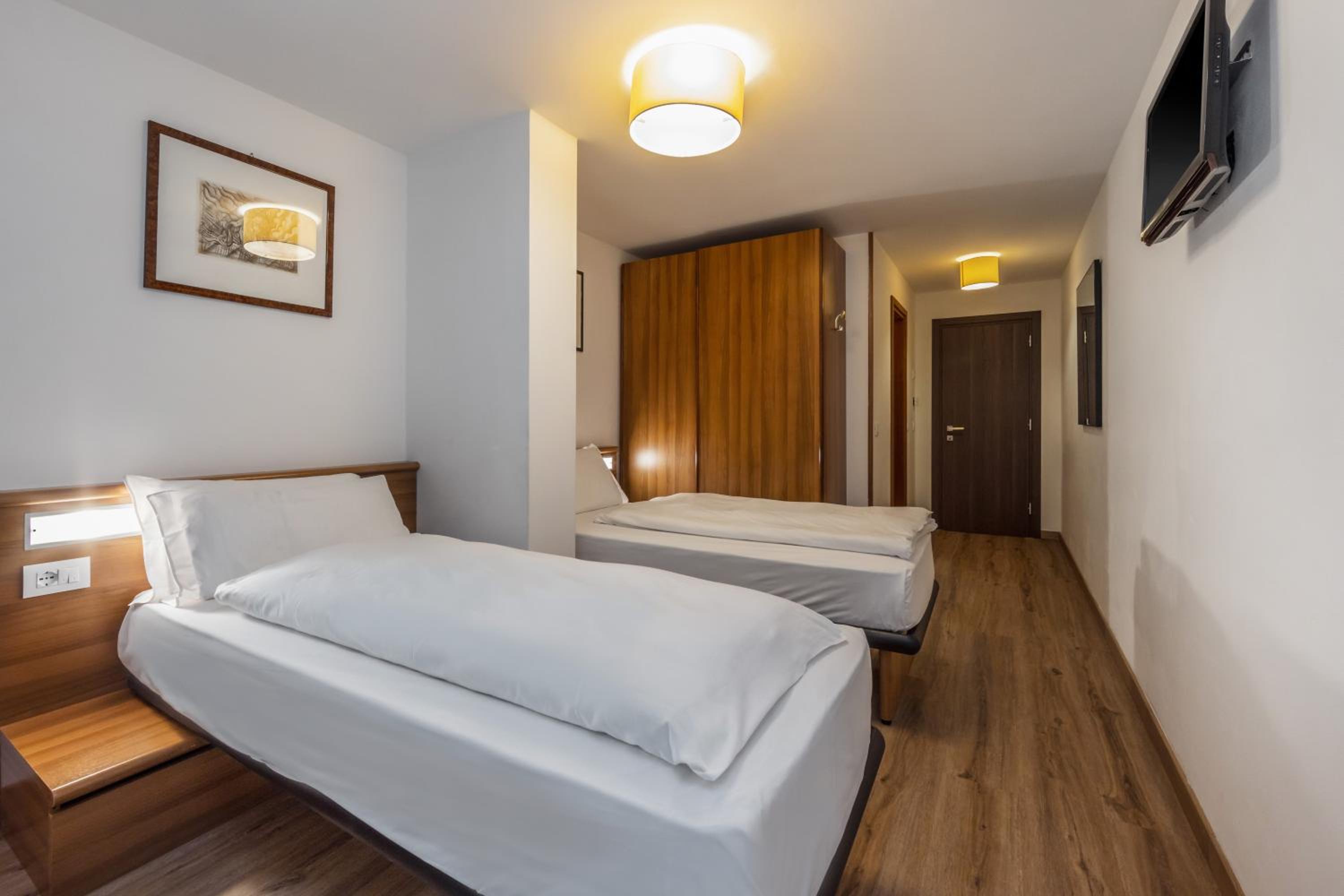 Double or Twin Room - Photo 5