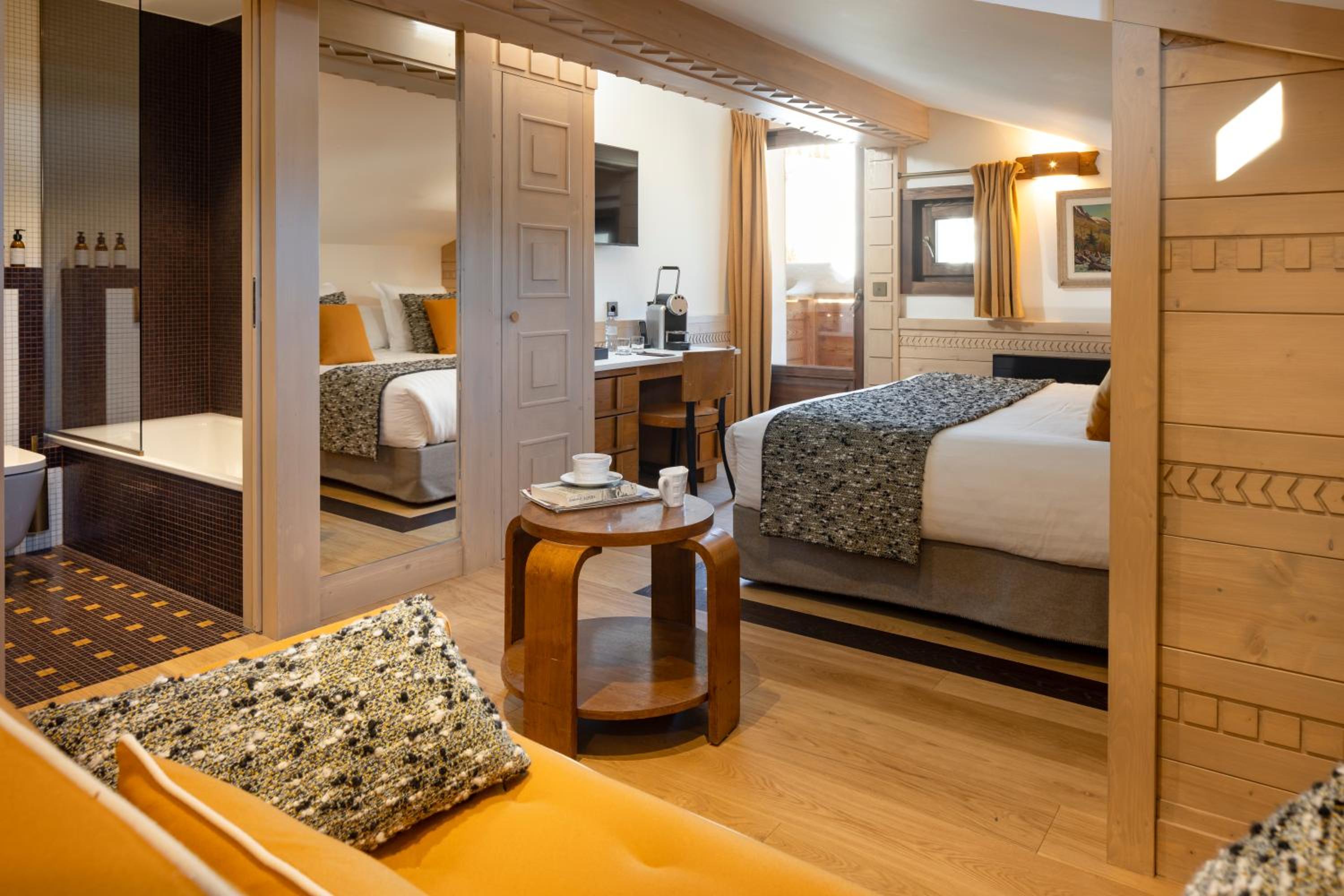 Superior Double Room (Top Floor) - Photo 3