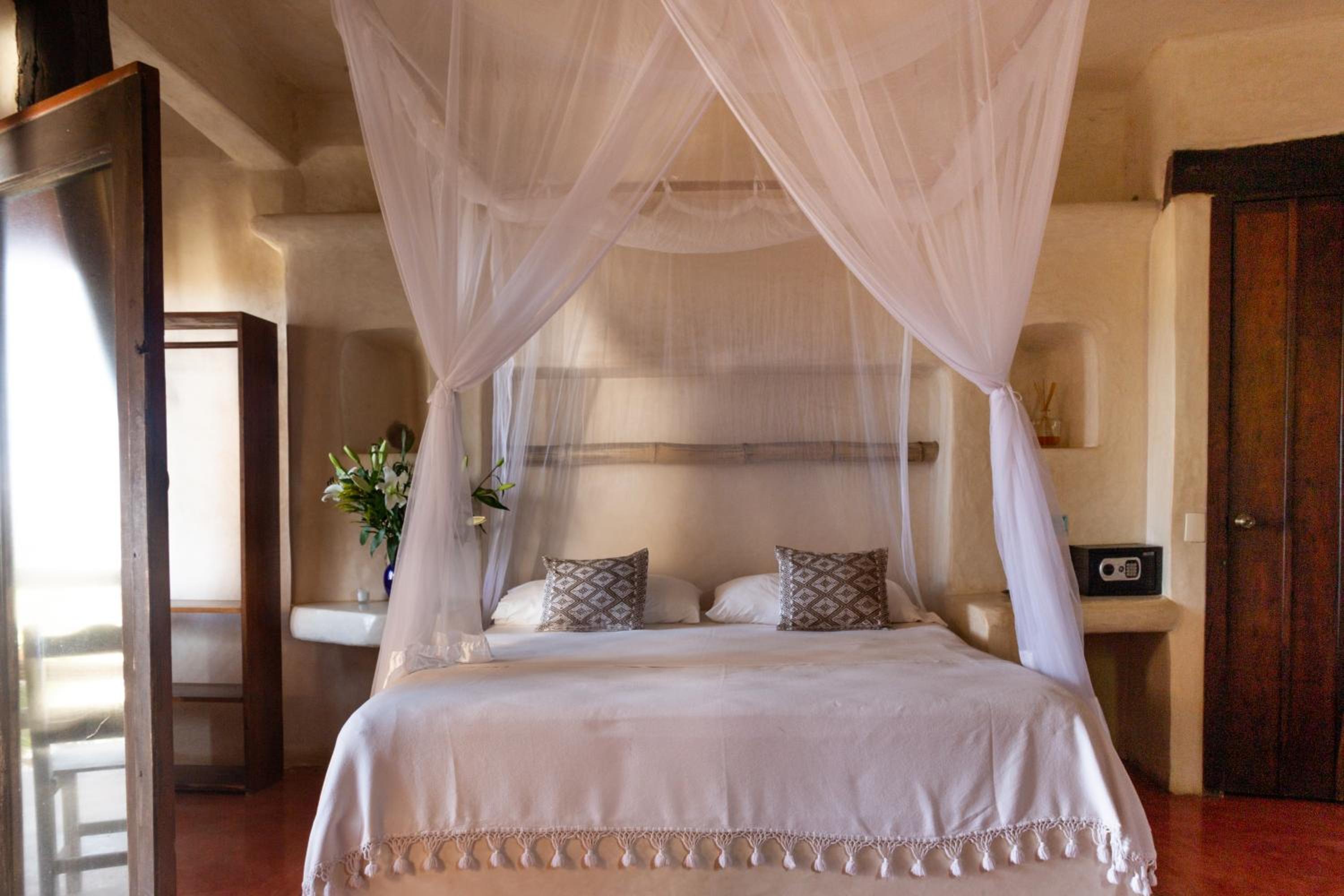 Superior Room with Partial Ocean View King Size Bed  - Photo 1