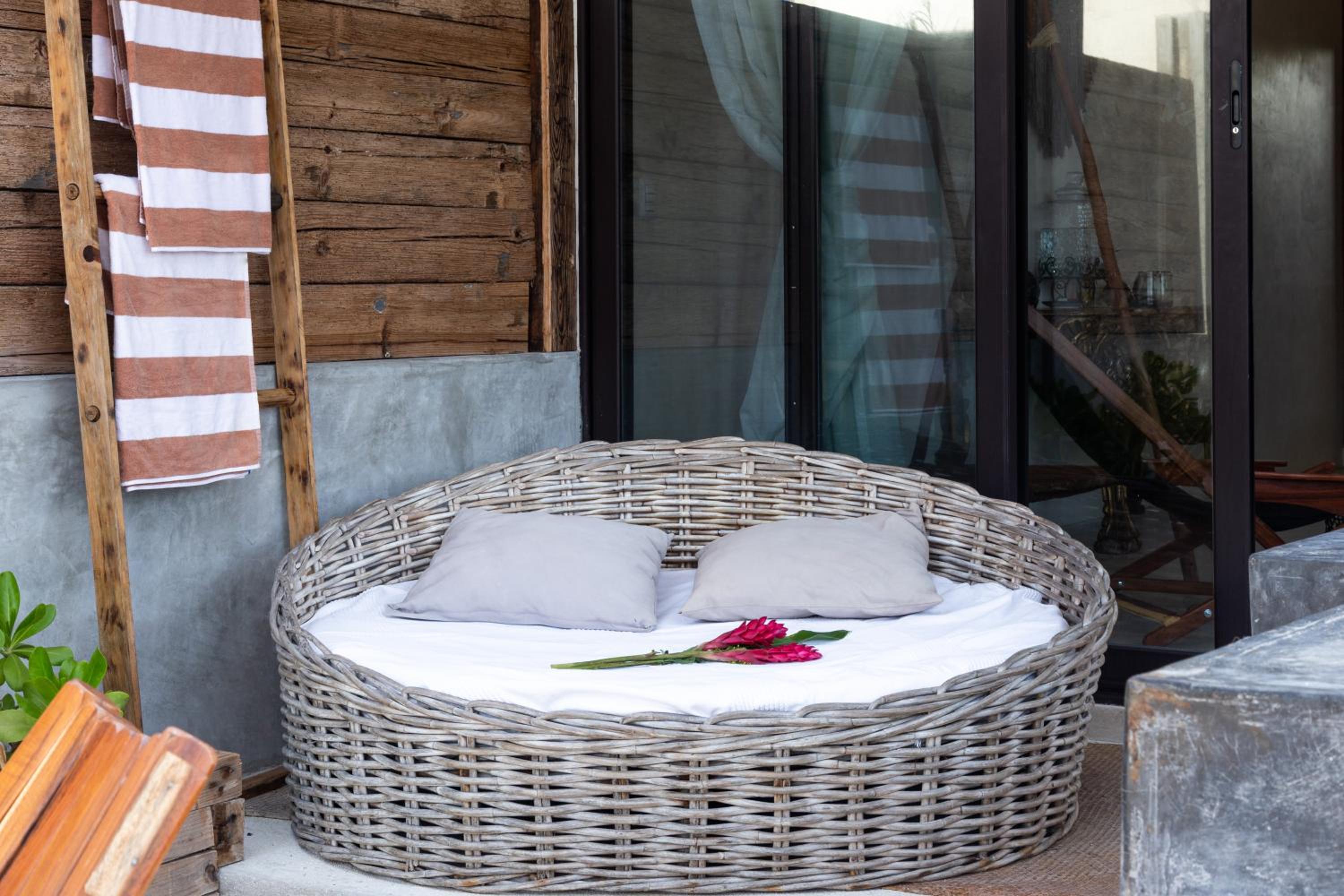 Deluxe Ocean View king size bed with plunge pool and terrace - Photo 39