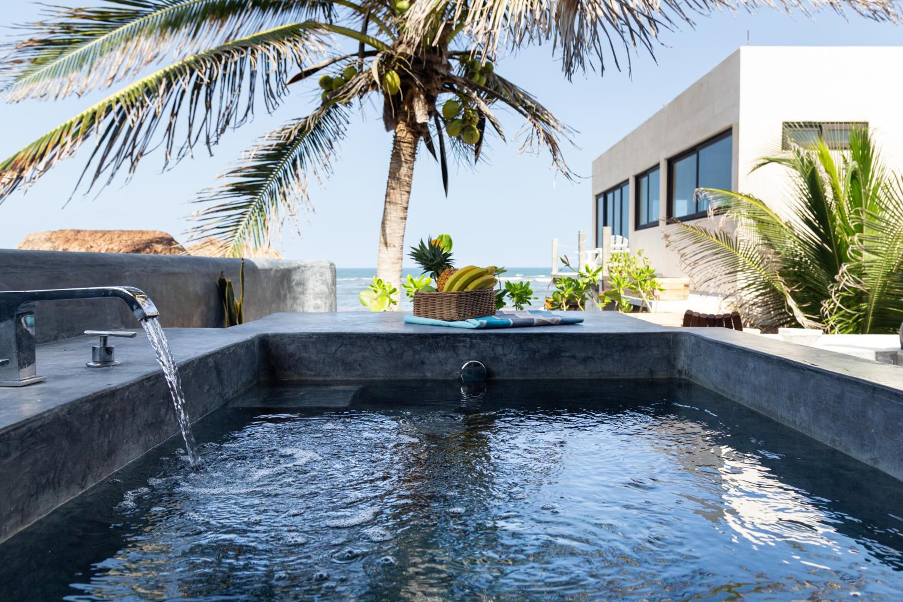 Deluxe Ocean View king size bed with plunge pool and terrace - Photo 5