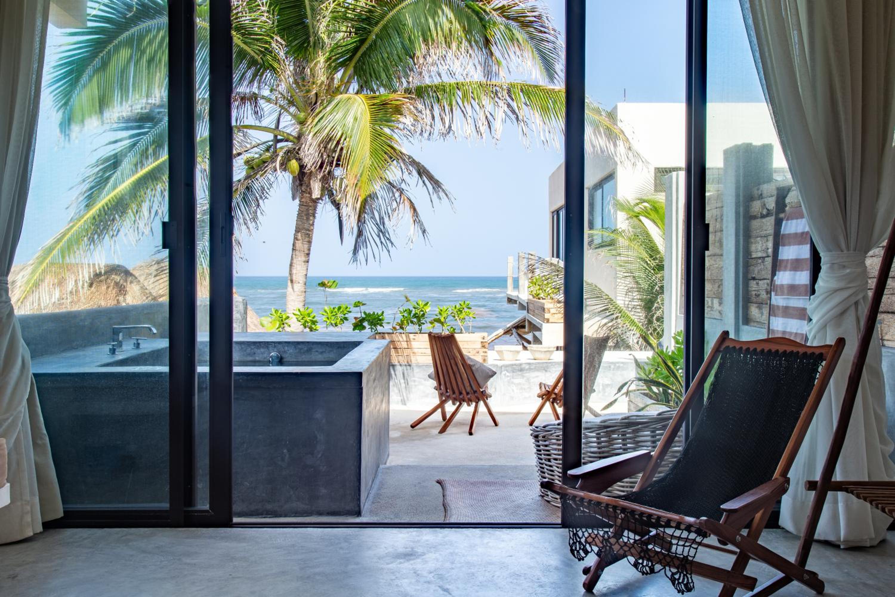 Deluxe Ocean View king size bed with plunge pool and terrace - Photo 12