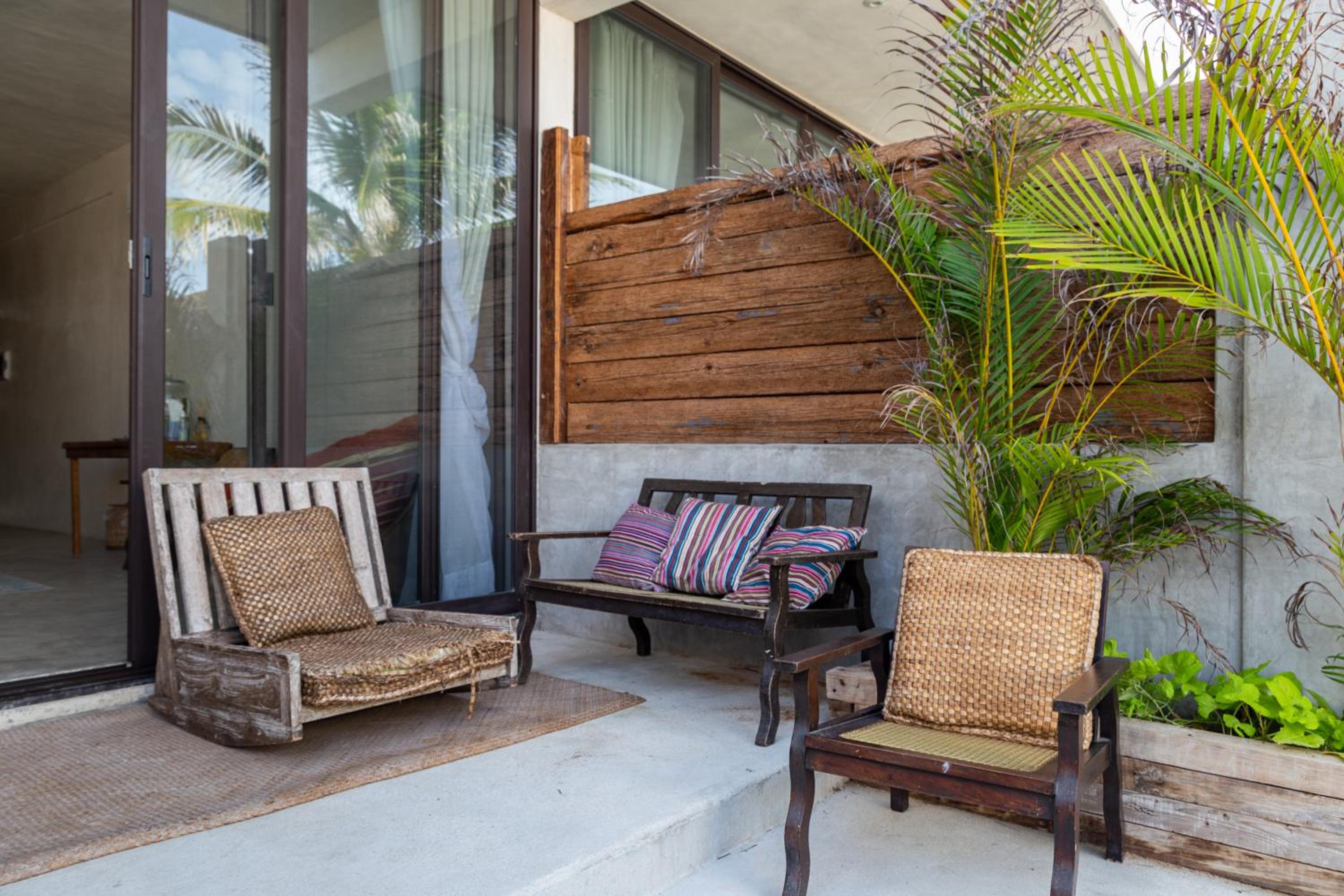 Deluxe Ocean View king size bed with plunge pool and terrace - Photo 16