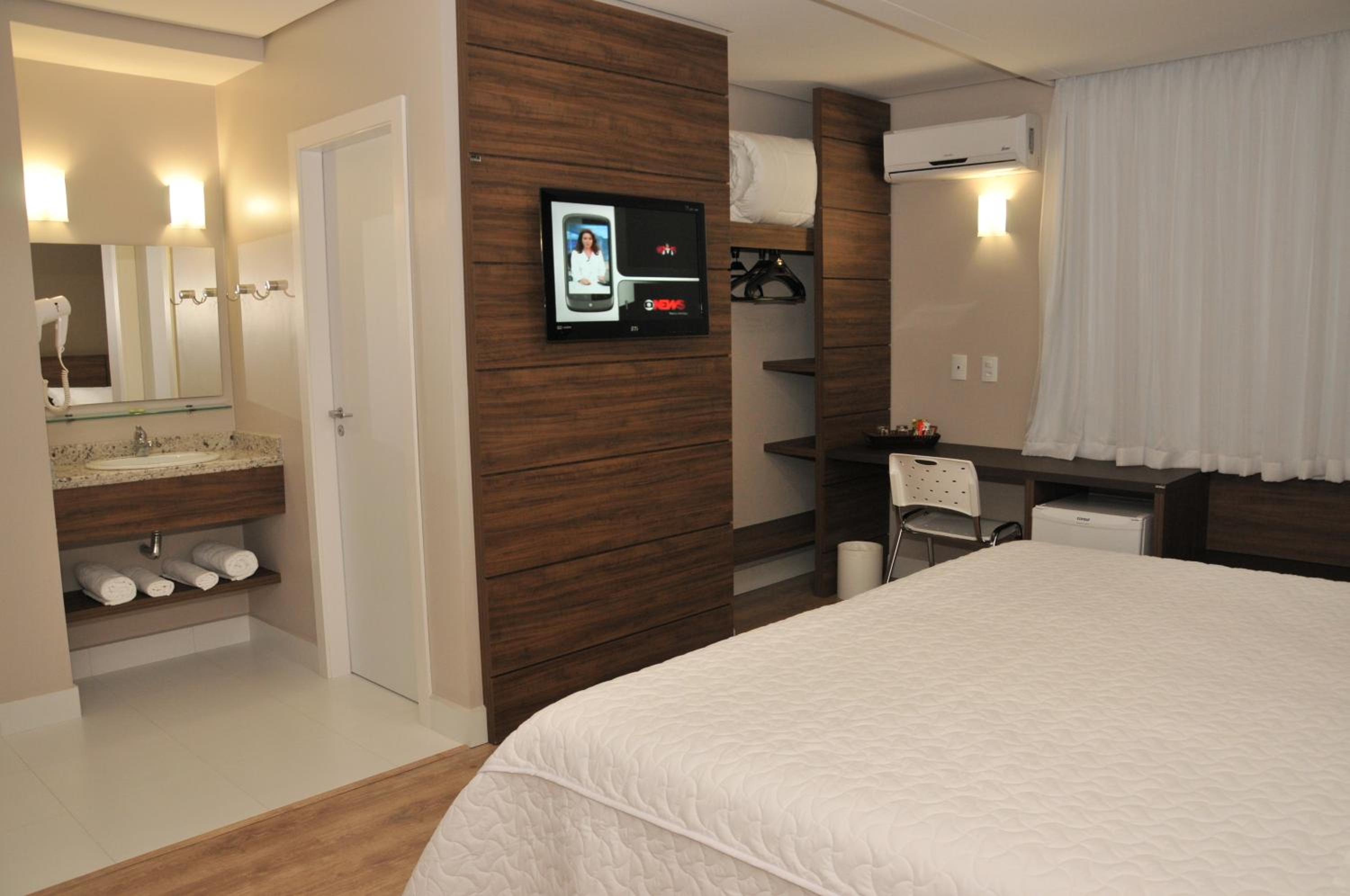 Superior Double Or Twin Room - Disability Access photo 3