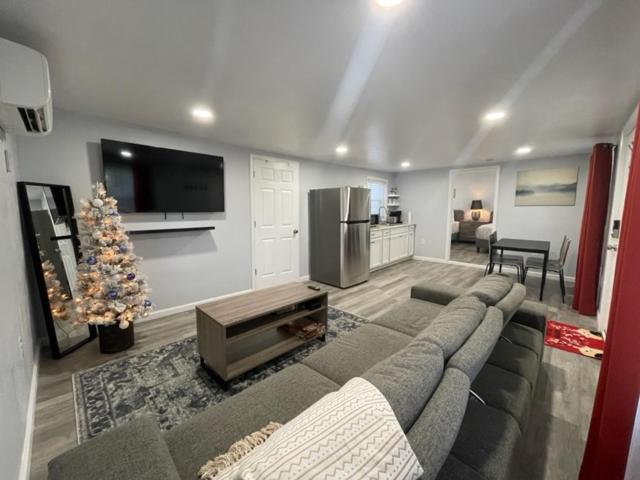 Deluxe Queen Suite - Photo 1